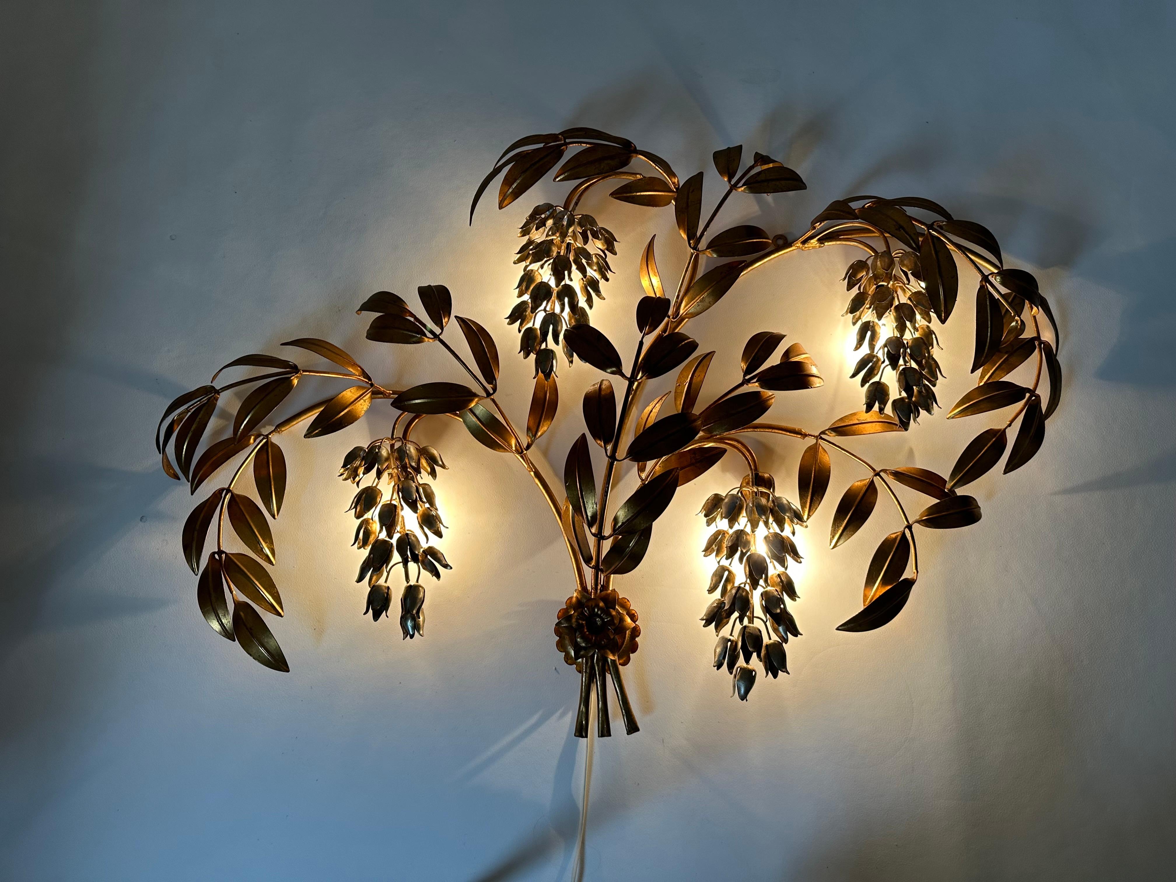 Hans Kögl wisteria aplique metal dorado , años 70
Dimensiones:  120 cm Anchura , 80 cm Altura , 22 cm Profundidad
Estado: bueno
Material: Metal