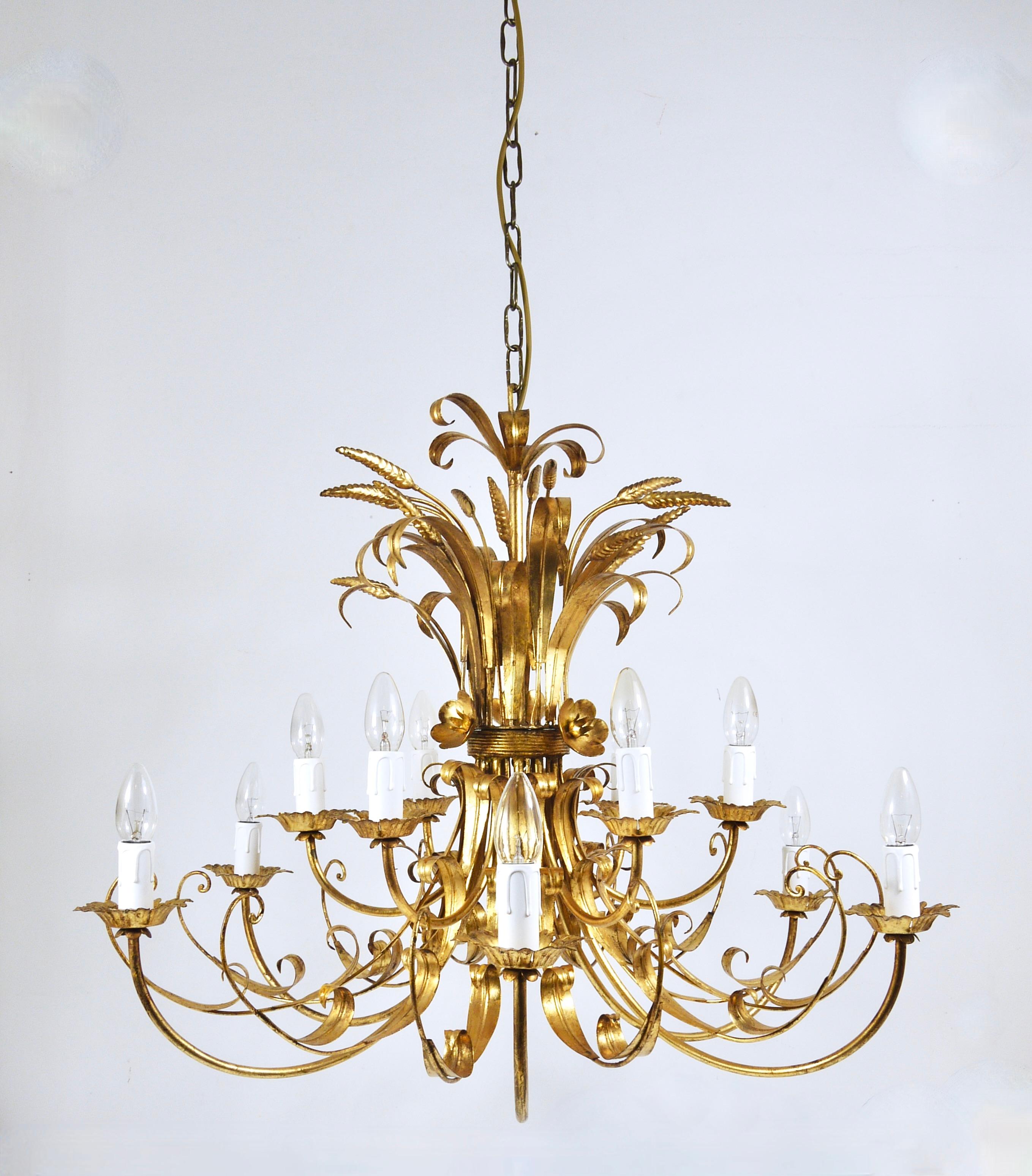 Hans Kögl XL Lámpara de Hierro Dorado con Ramo Floral de Trigo Hollywood Regency, Años 70 Regencia de Hollywood en venta