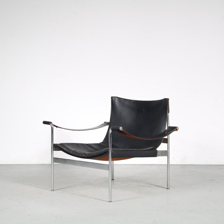 A beautiful lounge chair designed by Hans Könecke, manufactured by Tecta in Germany around 1960.

This luxurious chair has a thin chrome plated metal with tubular legs and rectangular supports. The seat and back are made of thick quality, black neck