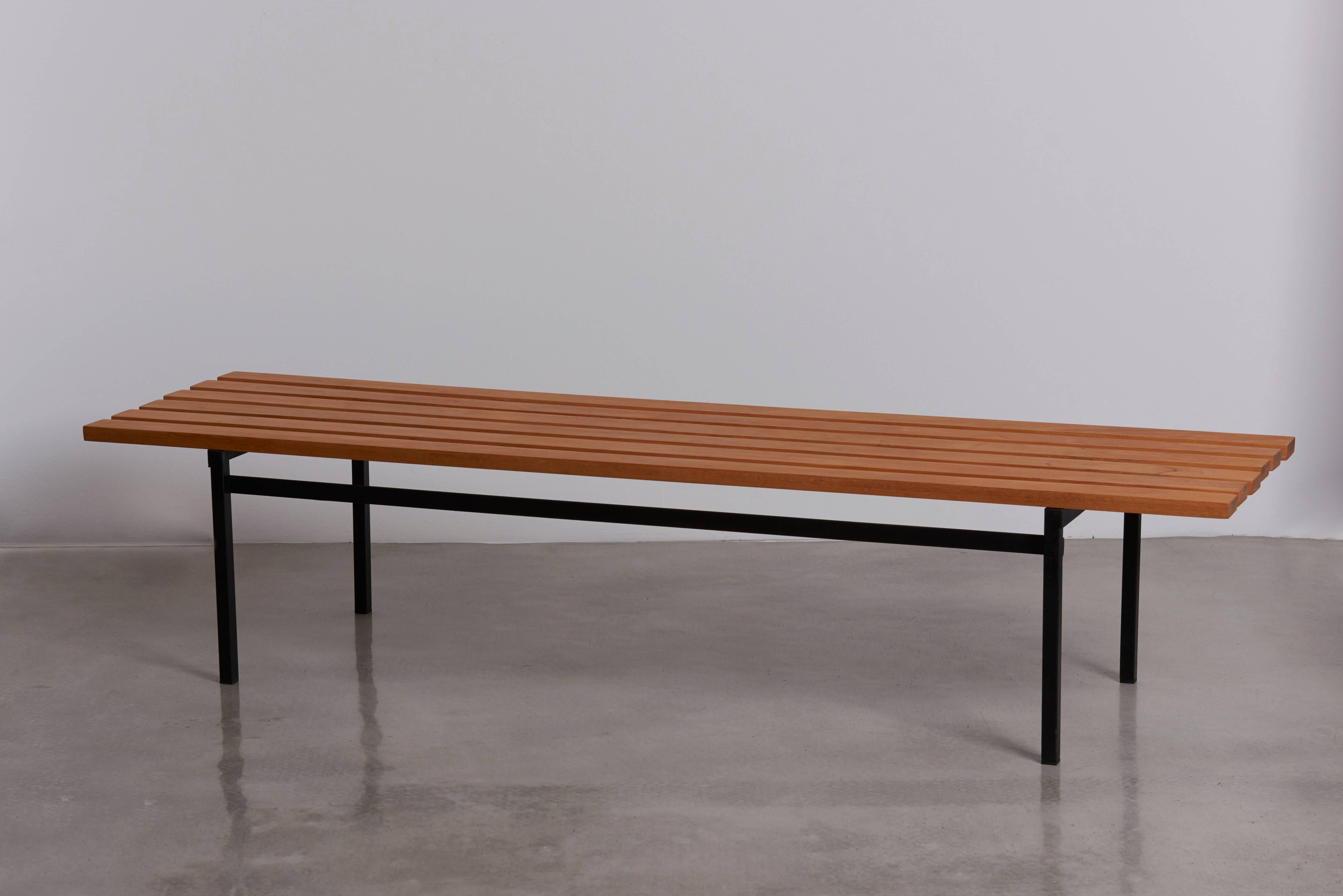 Teak bench by Hans Könecke for Tecta in very good condition. A German design classic.

