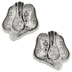 Hans Krieger Boucles d'oreilles enveloppantes en or blanc 18 carats avec pavé de diamants