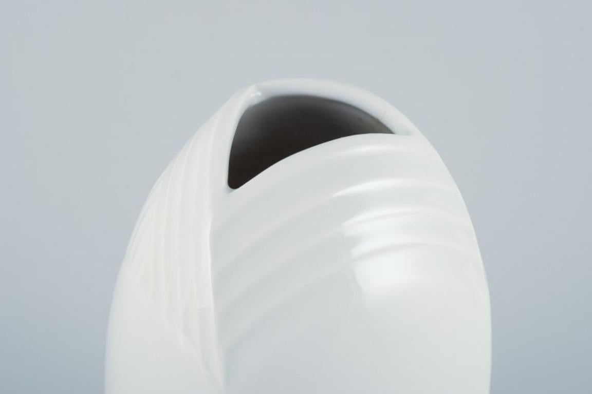 Allemand Hans Merz pour Meissen, grand vase en porcelaine au design moderne. en vente