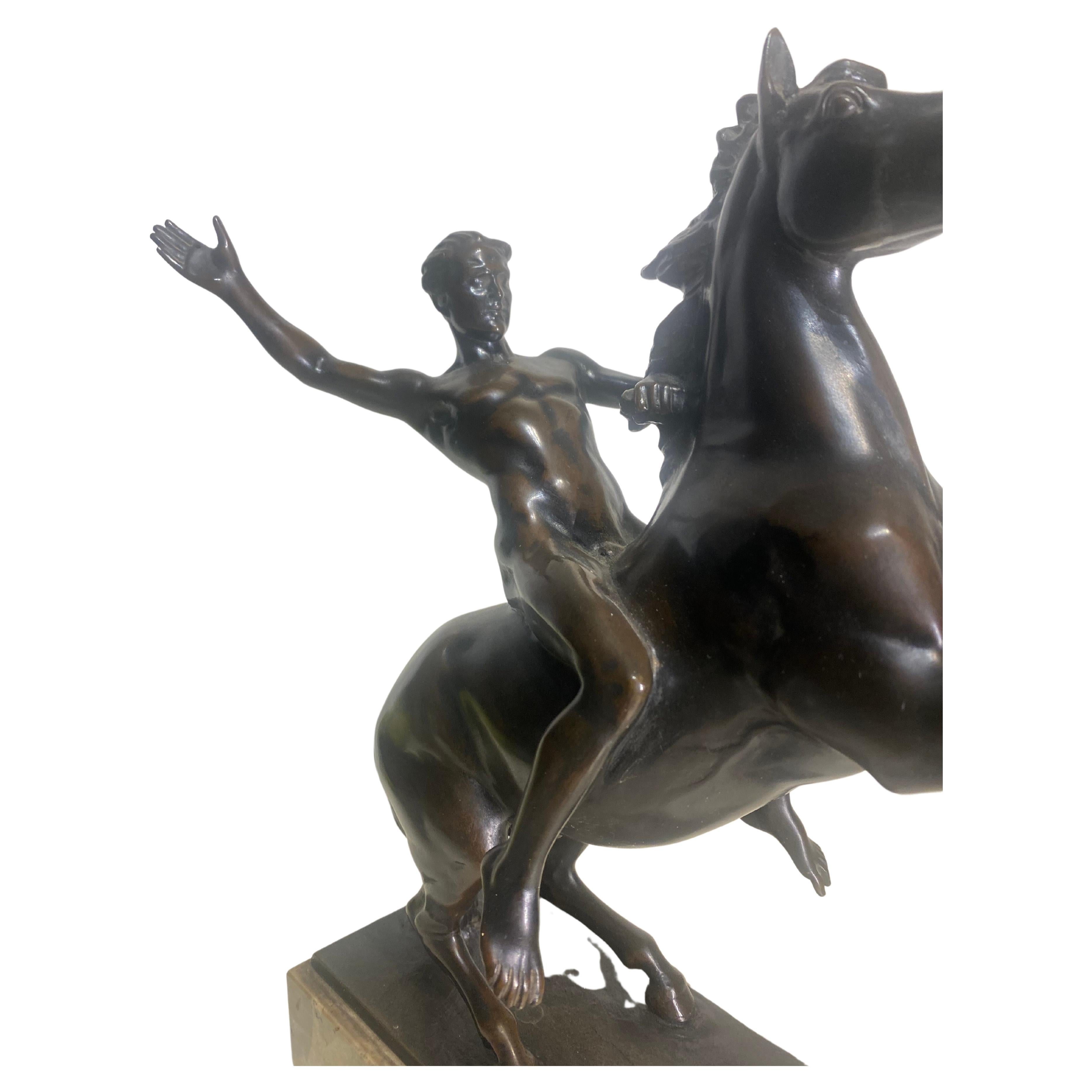 Fin du XIXe siècle Hans Muller (Autrichien 1873-1937) Sculpture en bronze d'un cheval et d'un cavalier masculin nu  en vente