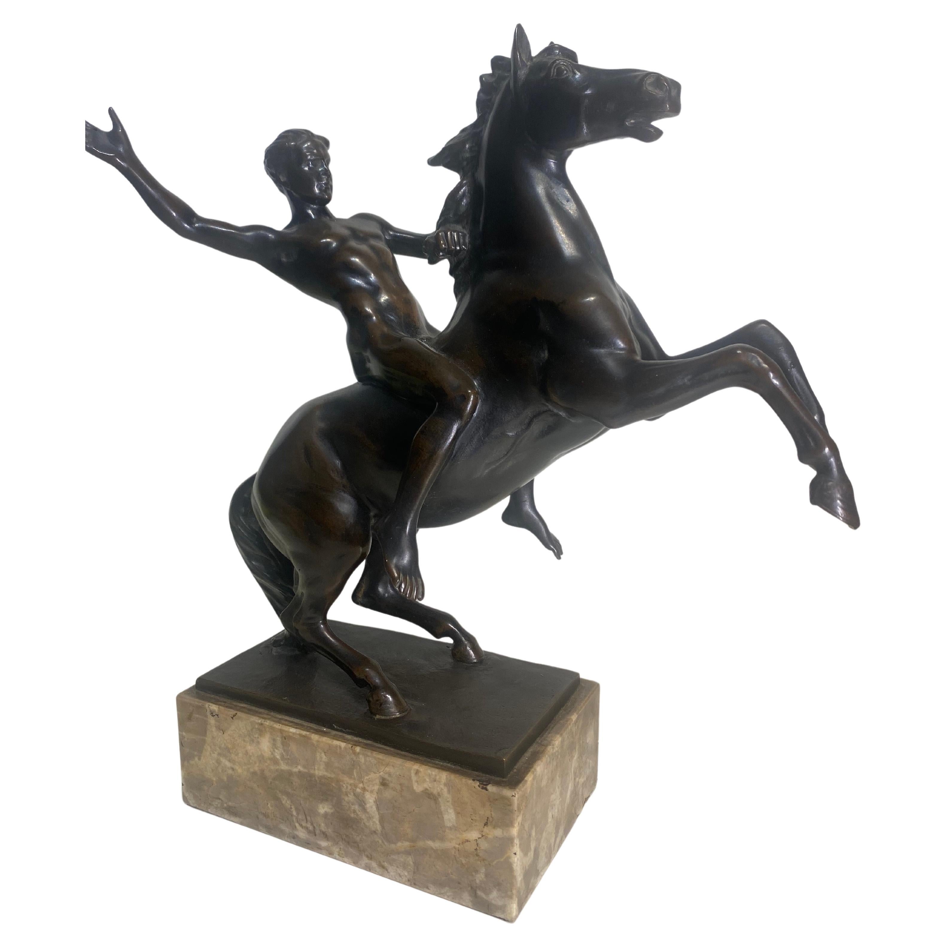 Hans Muller (austriaco, 1873-1937) Escultura en bronce de un caballo y un jinete desnudo 