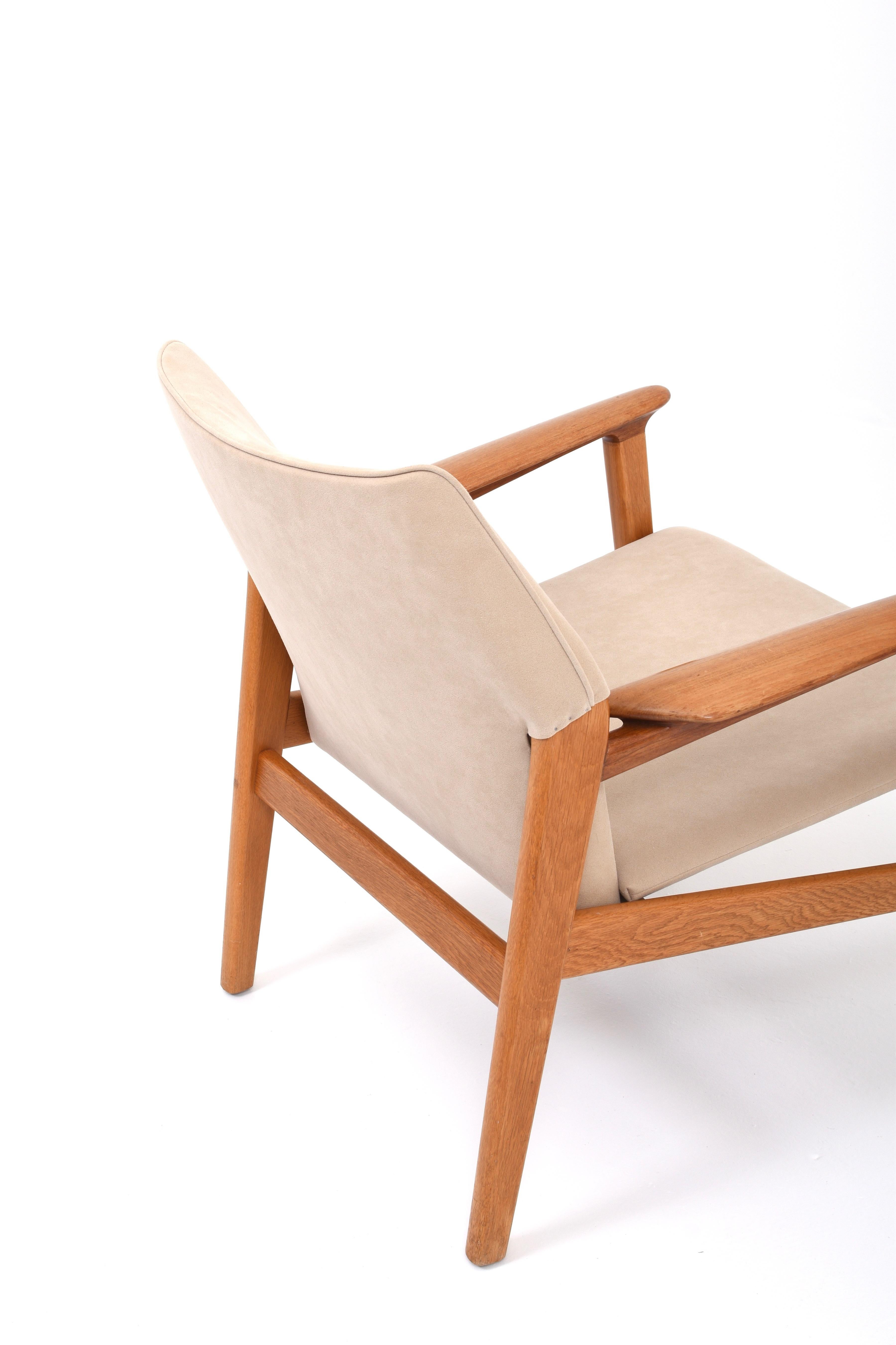 Hans Olsen ''9015'' Suede Easy Chair for Gärsnäs For Sale 4