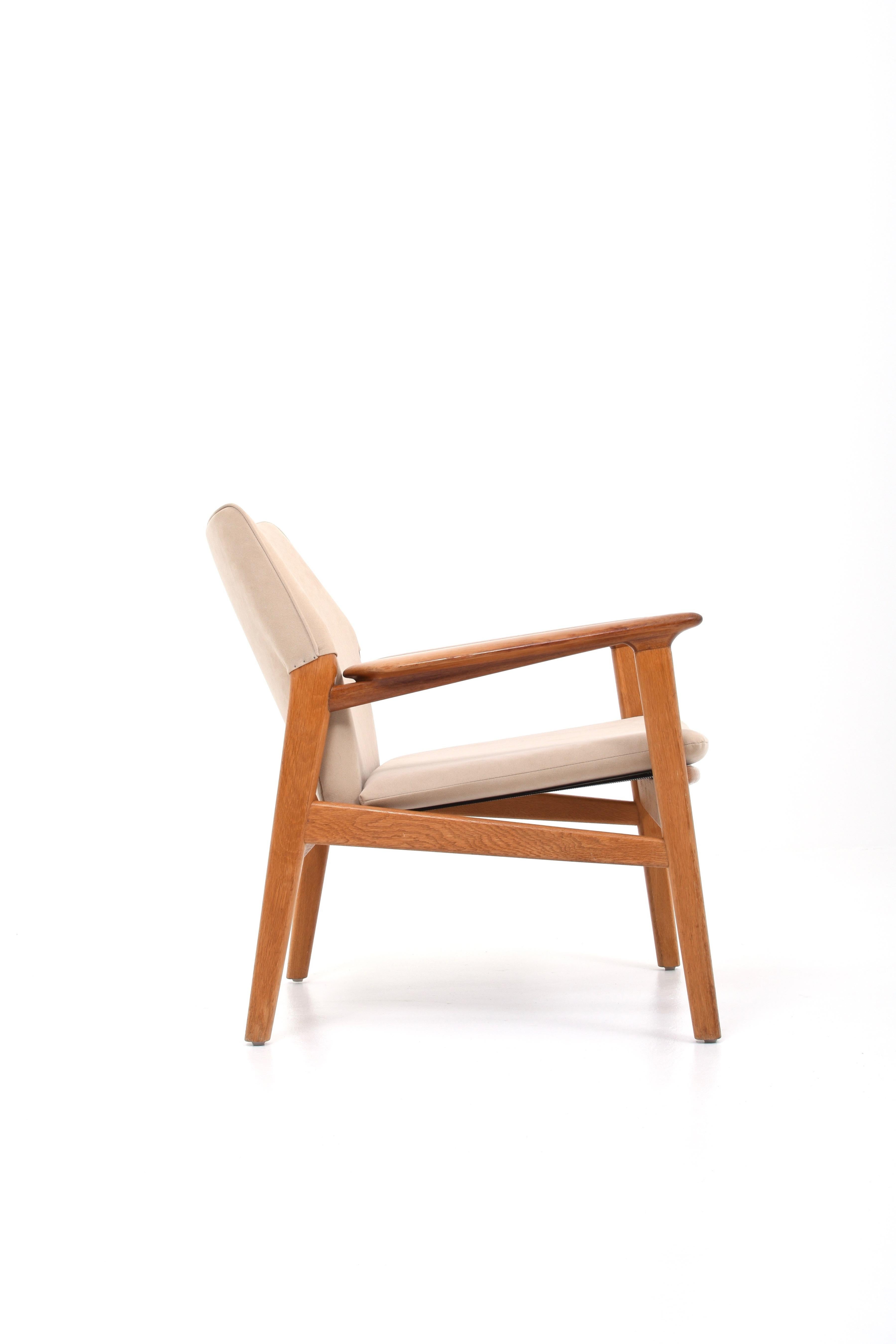 Hans Olsen ''9015'' Suede Easy Chair for Gärsnäs For Sale 2