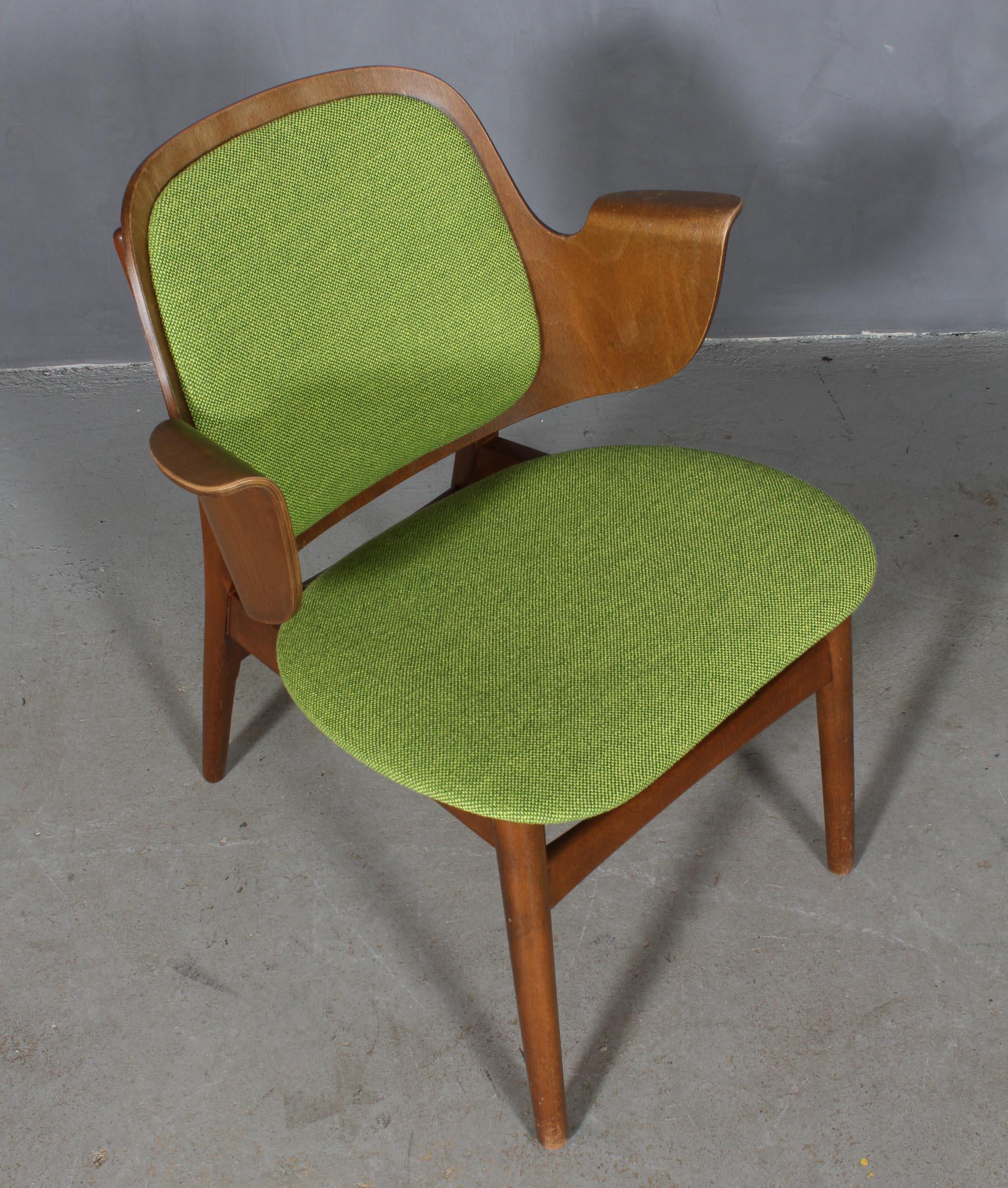 Hans Olsen armchair with frame of stained beech.

Seat and back new upholstered with green hallingdal.

Model 107, made by Bramin.