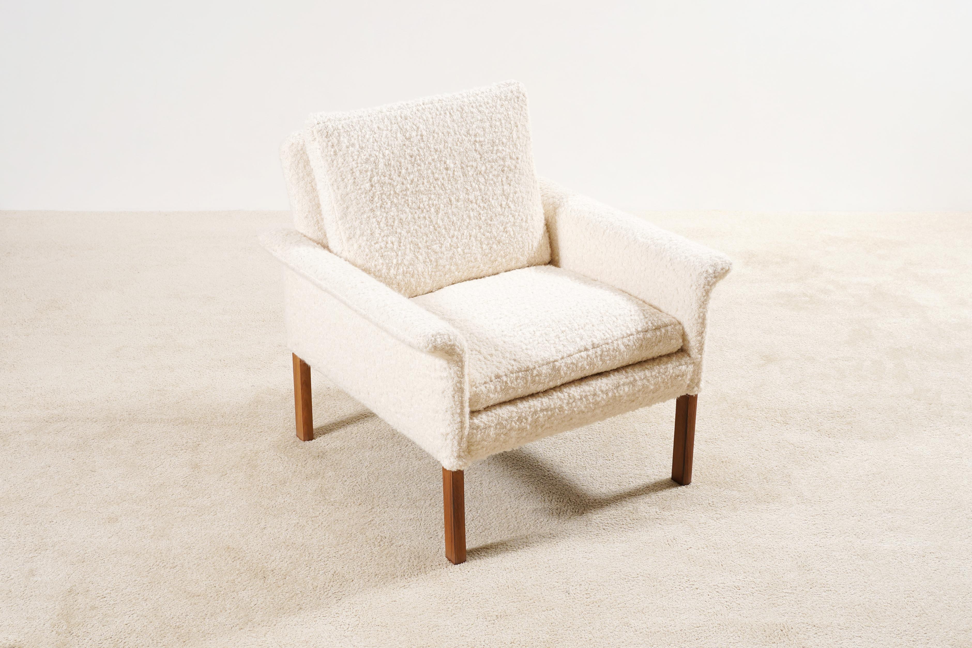 Scandinavian Modern Hans Olsen Armchair model 500 for CS Møbler, 1960. New upholstery. For Sale