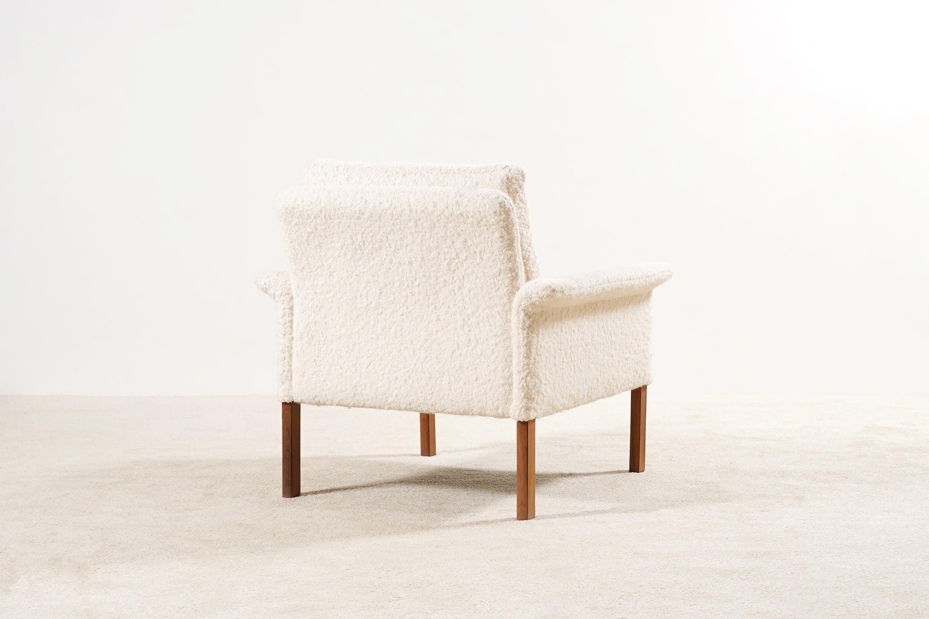 Mid-20th Century Hans Olsen Armchair model 500 for CS Møbler, 1960. New upholstery. For Sale