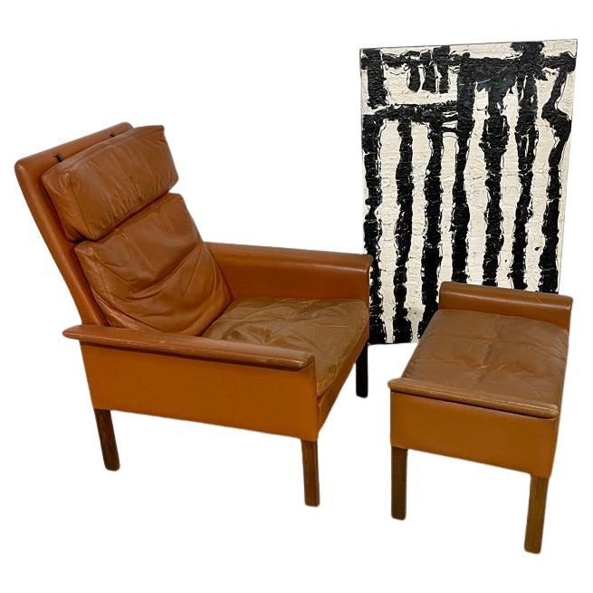 Sedia da salotto e ottomana Hans Olsen. Pelle marrone originale e gambe in palissandro. Il pouf misura 26,5 l 16 p 15,5 h.