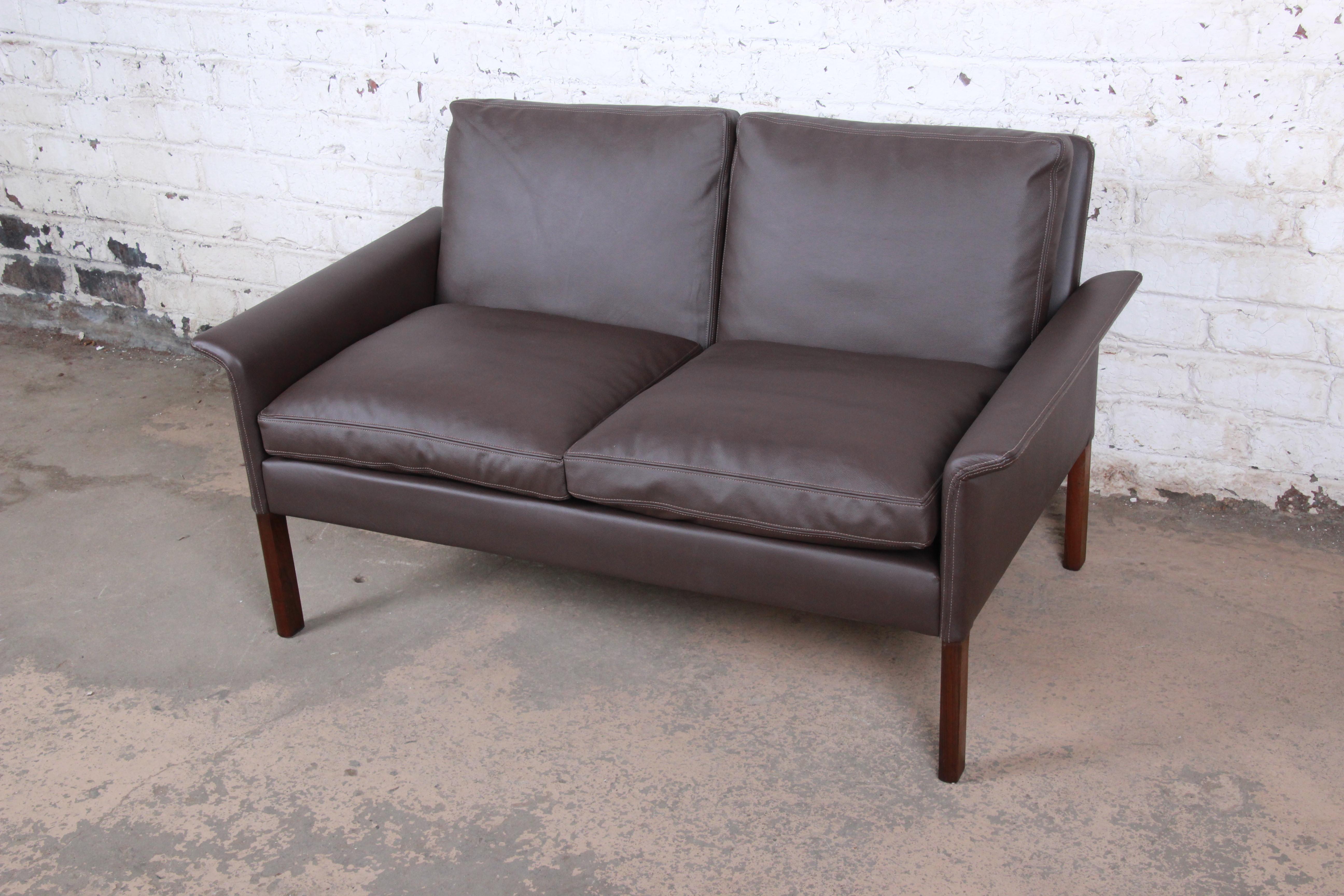 Hans Olsen Danish Modern Rosewood and Leather Settee, Fully Restored In Good Condition In South Bend, IN