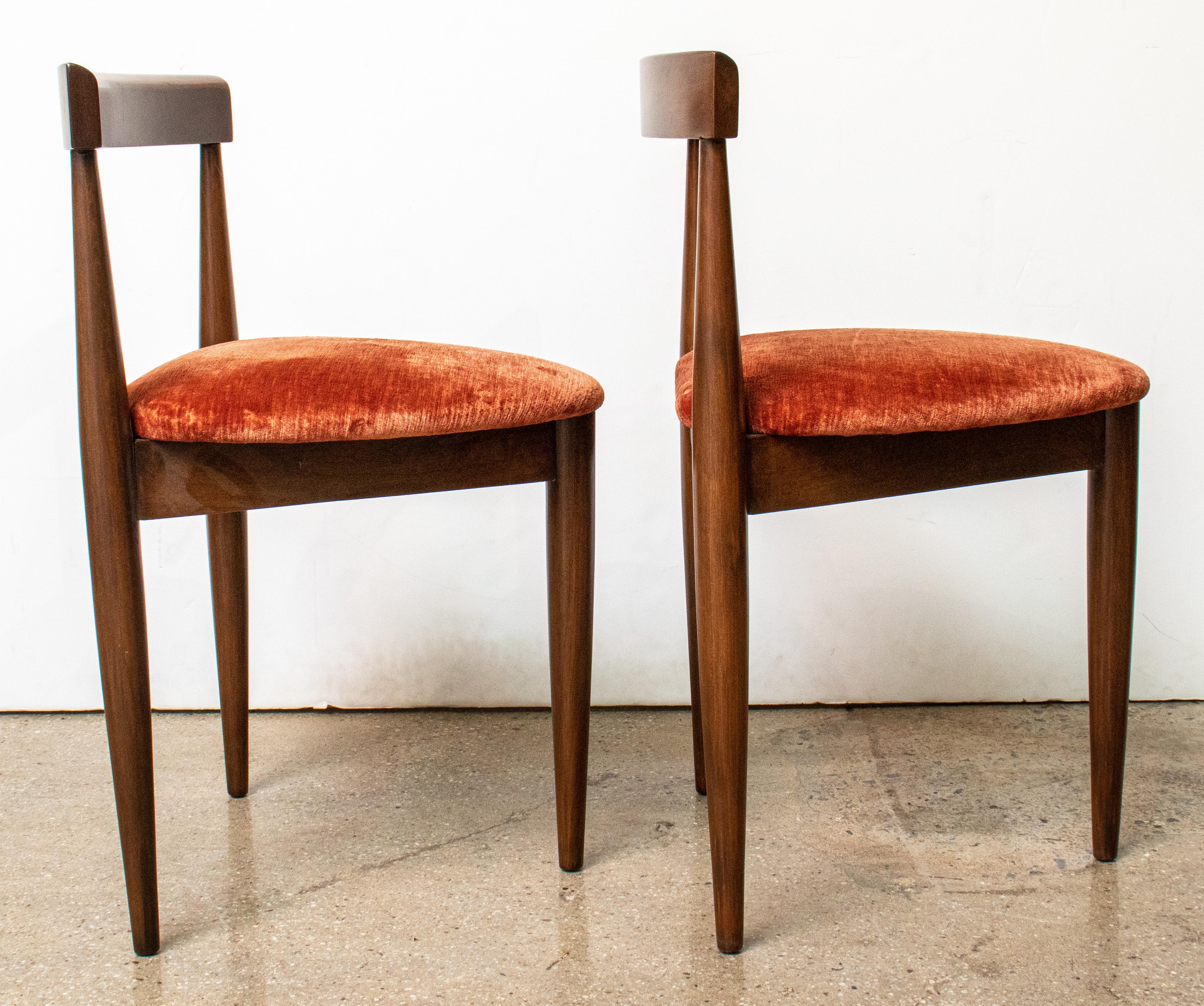 Hans Olsen Danish Modern Tripod Chairs, Pair In Good Condition In New York, NY