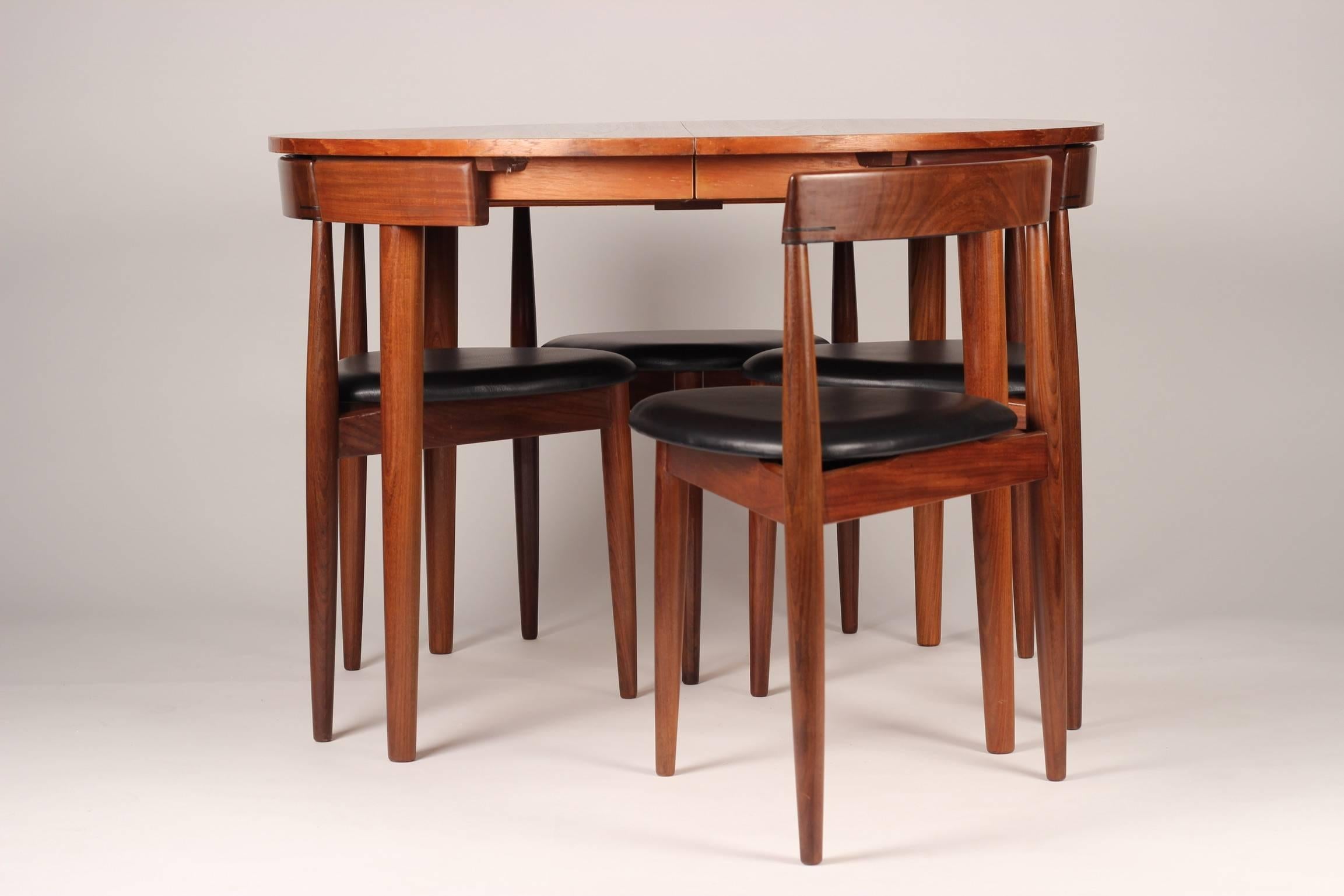 Scandinavian Modern Dining Table and Six Chairs Model Roundette by Frem Røjle  In Good Condition In London, GB