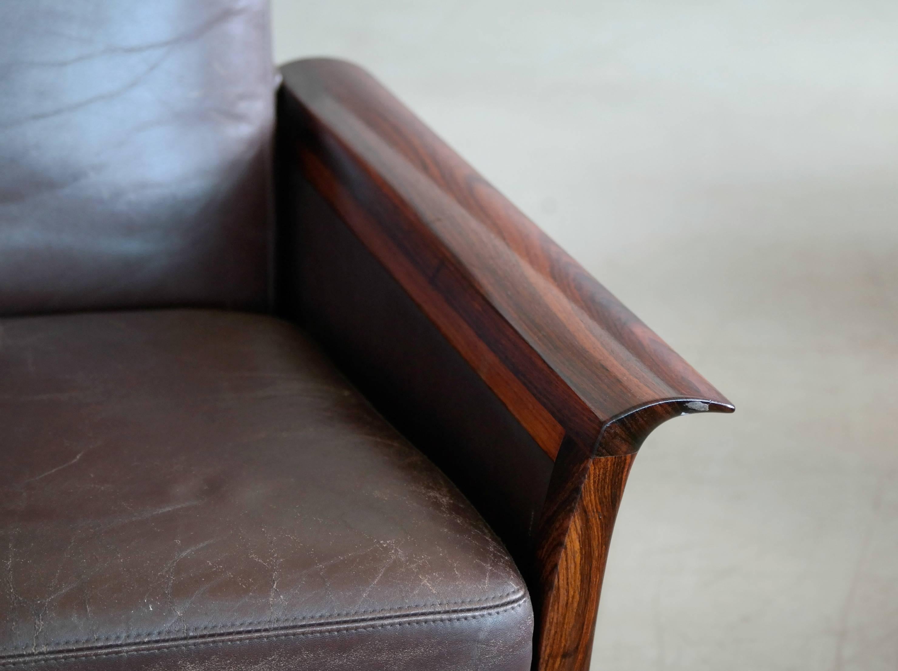 Mid-20th Century Hans Olsen Easy Chair in Cordovan Leather and Rosewood for Vatne, Norway