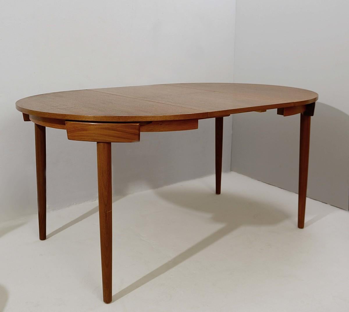 Hans Olsen Extendable Dining Table with Four Chairs for Frem Røjle, Denmark 1960 4