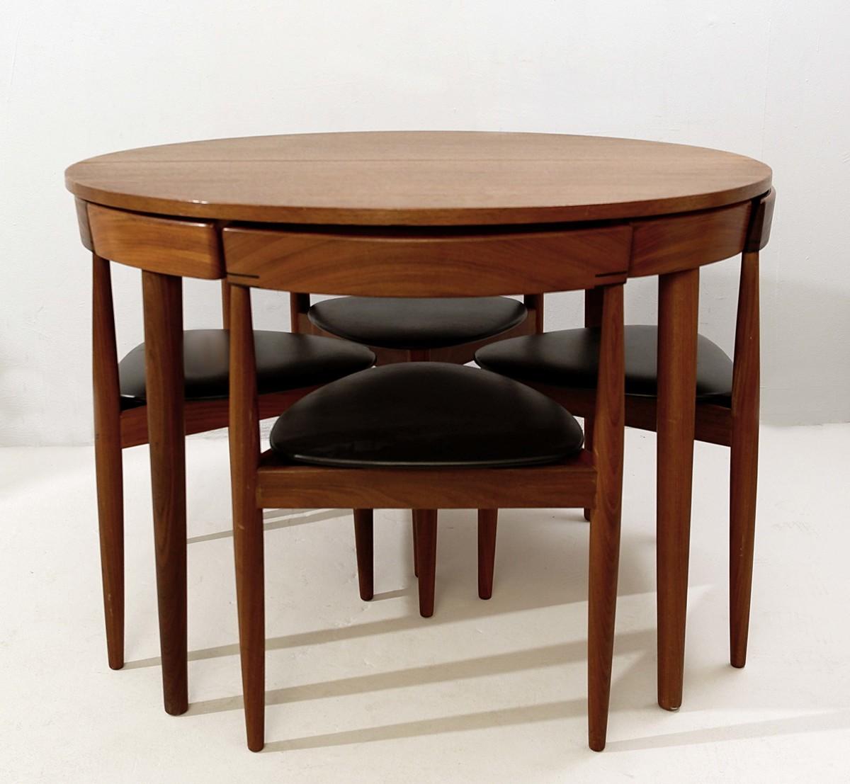 Hans Olsen extendable dining table with four chairs for Frem Røjle, Denmark, 1960.