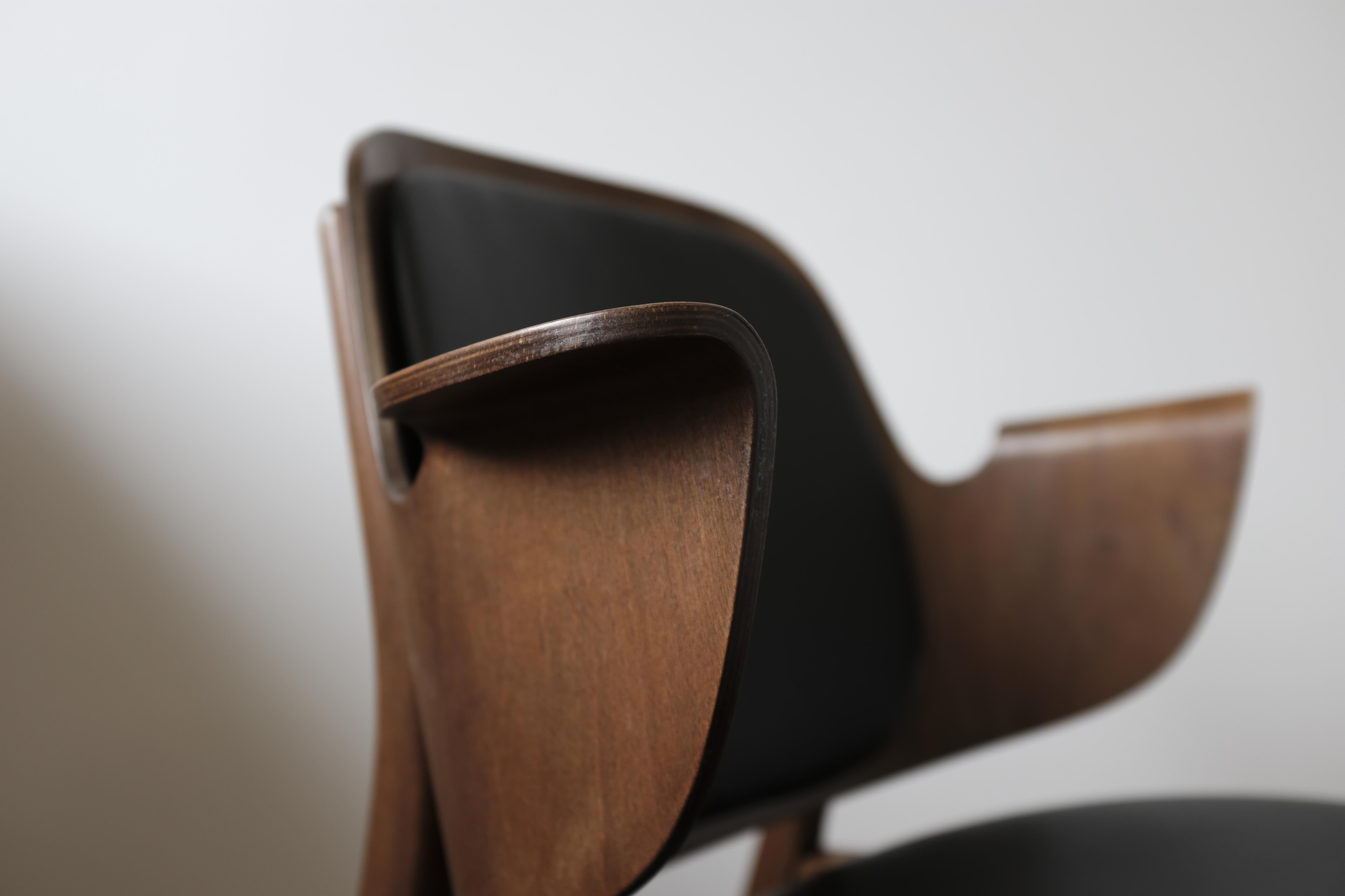 Mid-Century Modern Hans Olsen for Bramin Møbler Model 107 Chair For Sale