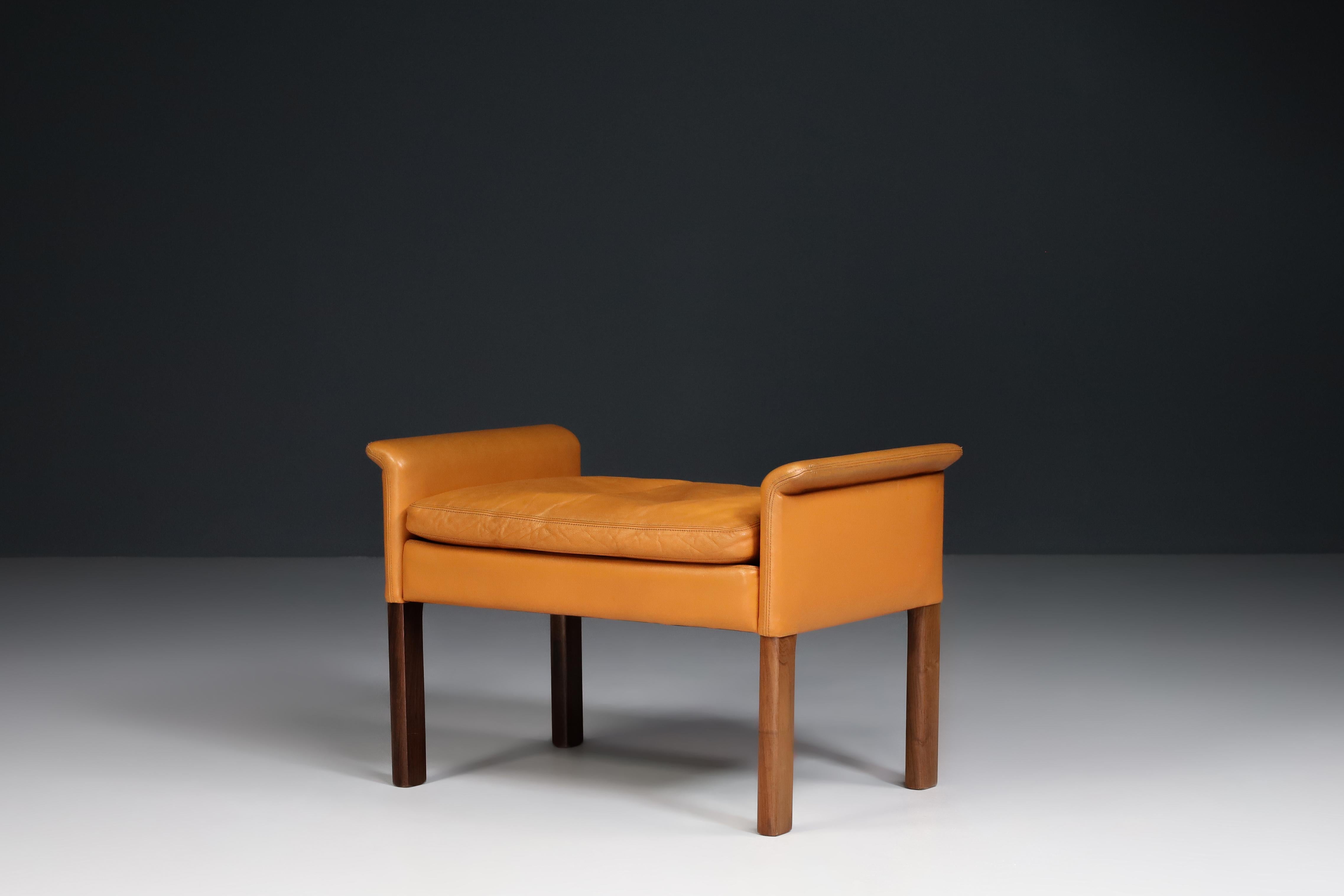 Hans Olsen for C/S Møbler, Lounge Chair and Ottoman in Walnut and Leather 1960s For Sale 5