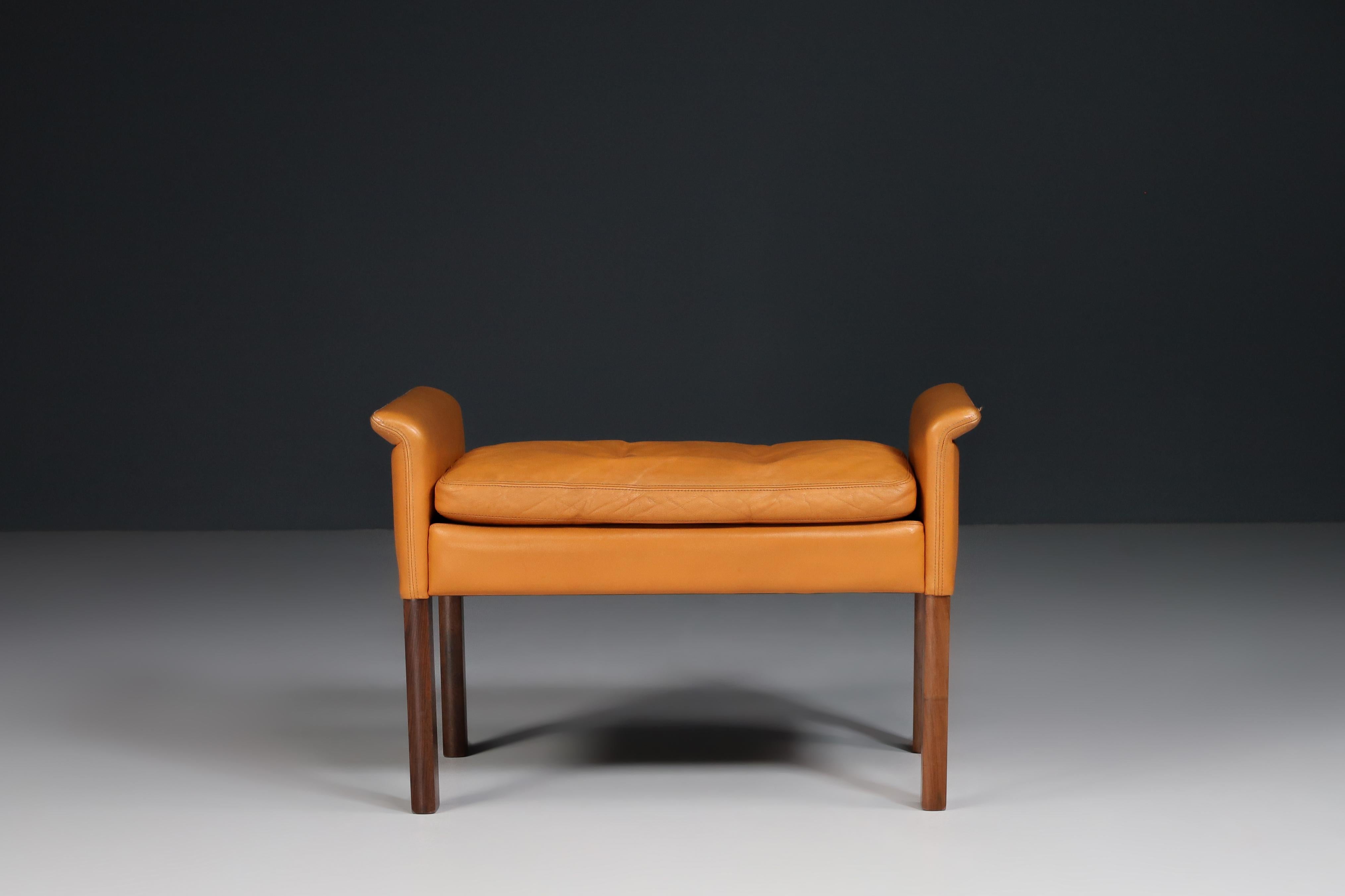 Hans Olsen for C/S Møbler, Lounge Chair and Ottoman in Walnut and Leather 1960s For Sale 6