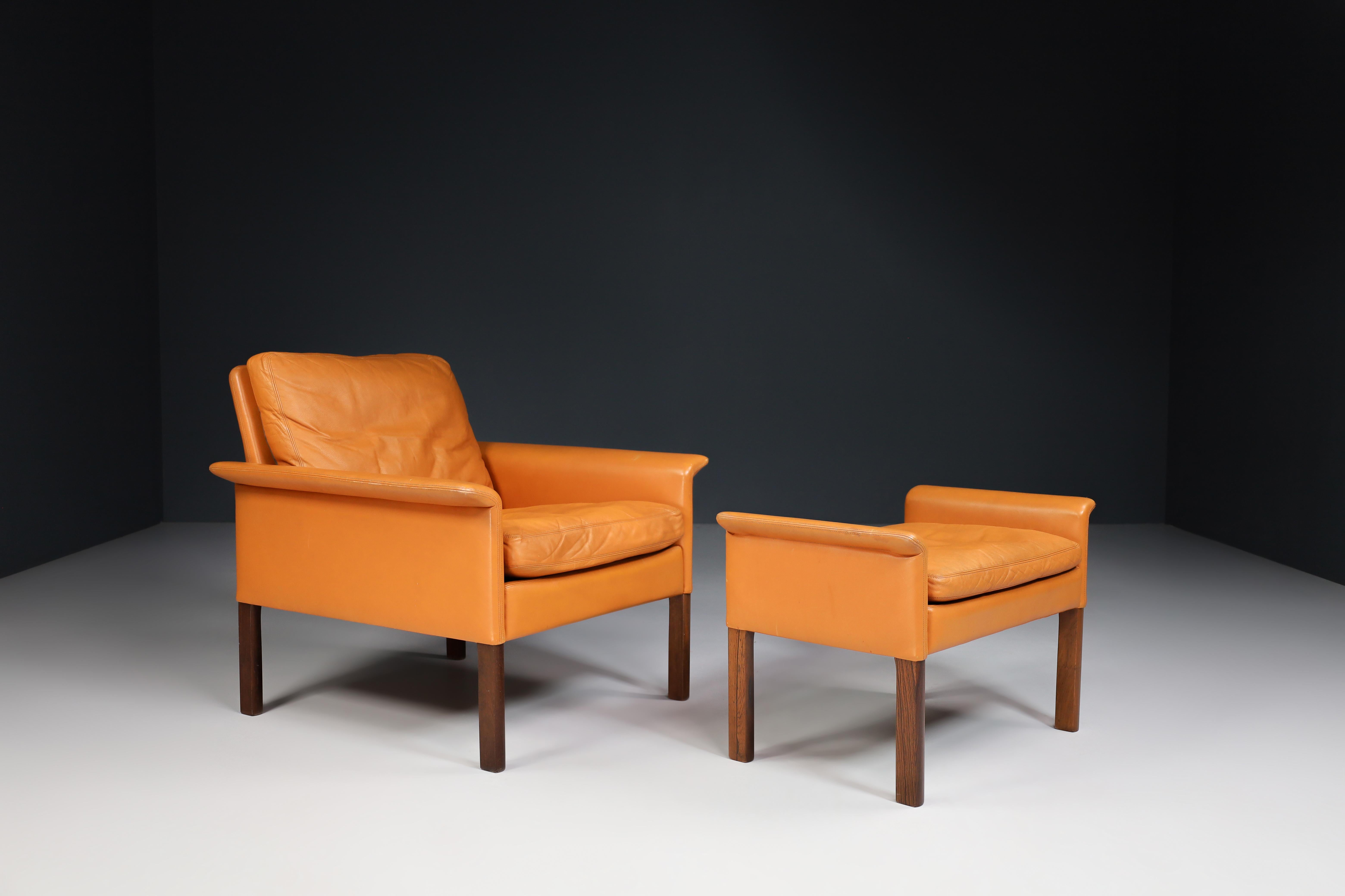 Hans Olsen for C/S Møbler, lounge chair and ottoman in walnut, leather, Denmark, 1960s

Hans Olsen for C/S Møbler, lounge chair and ottoman in walnut, leather, Denmark, designed in 1960, made from walnut and upholstered in fine leather. Made with