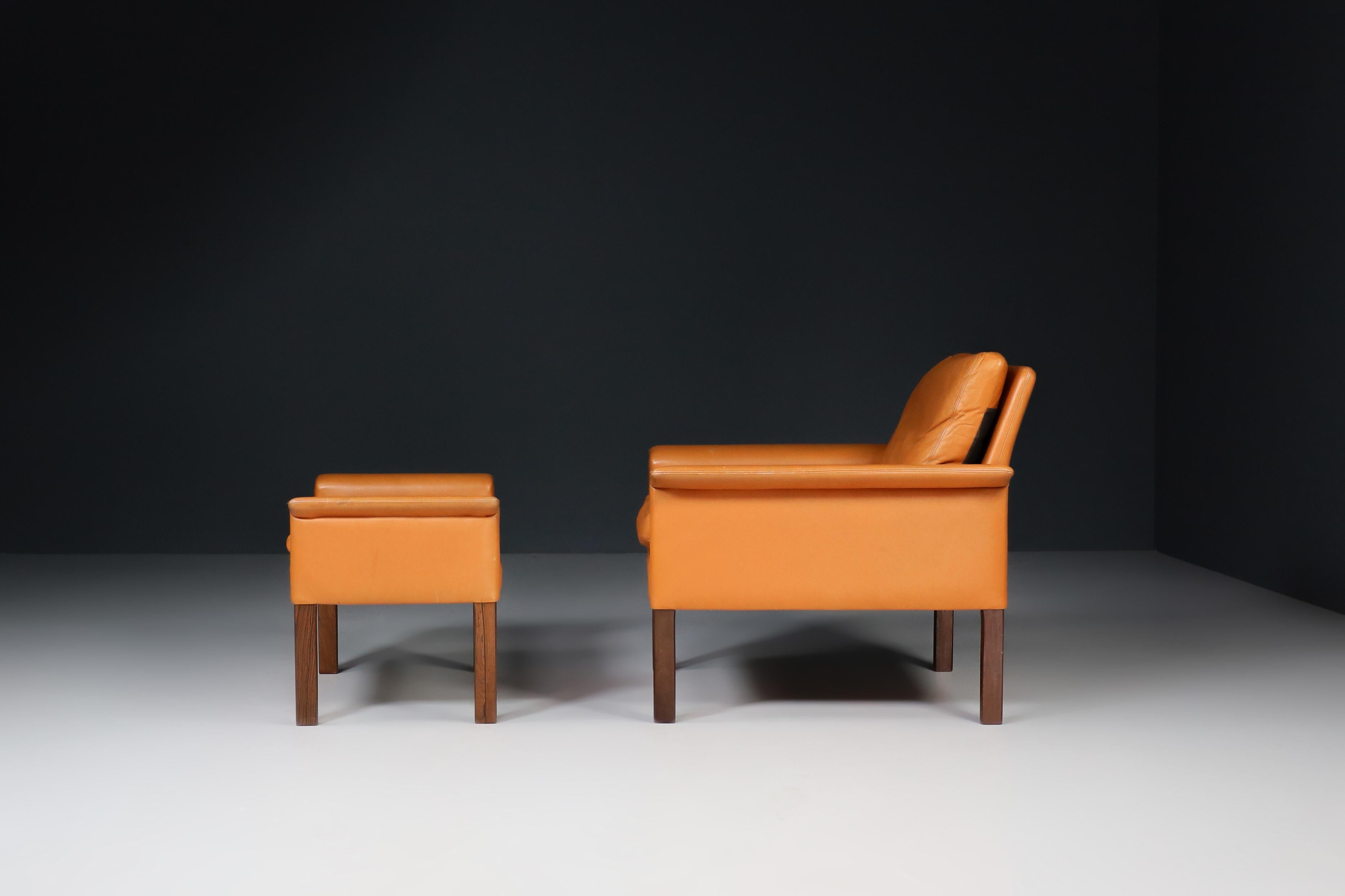 Hans Olsen for C/S Møbler, Lounge Chair and Ottoman in Walnut and Leather 1960s For Sale 1