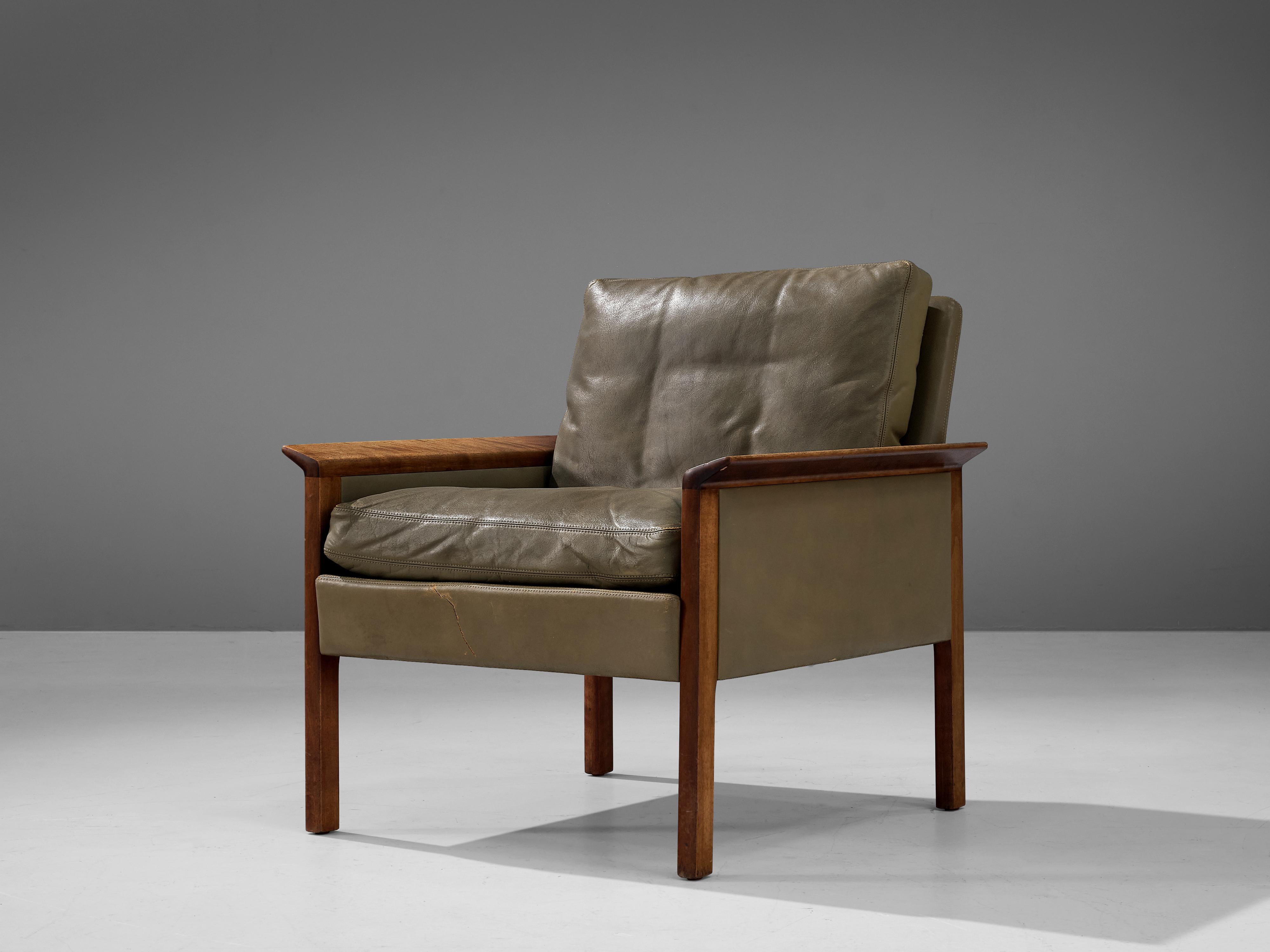 Hans Olsen for C/S Møbler, lounge chair model ‘400’, walnut, leather, Denmark, designed in 1966

Lounge chair upholstered in leather by Danish designer Hans Olsen. The design features typical traits of Scandinavian Modern design of the 1950/1960s.