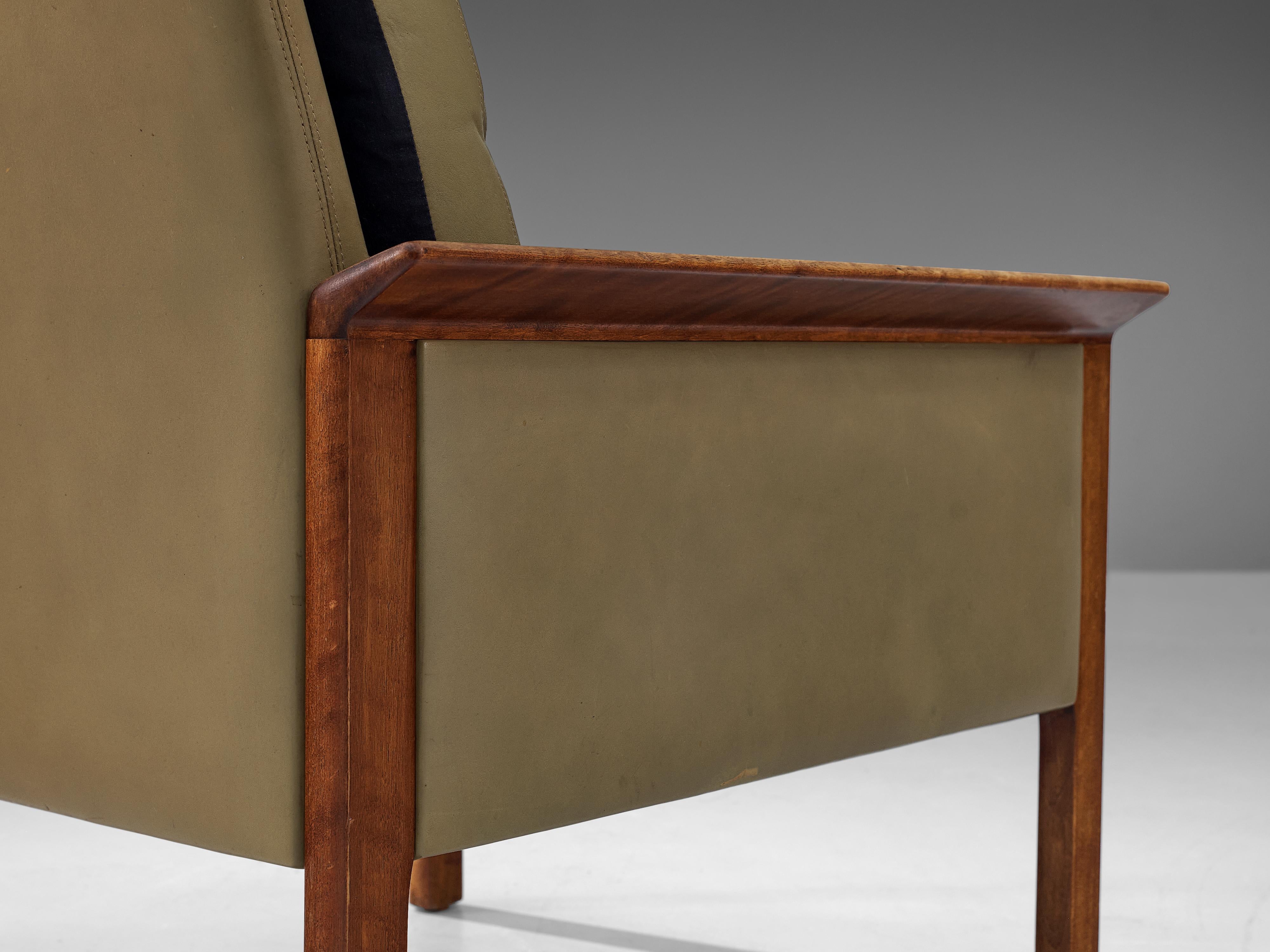 Hans Olsen for C/S Møbler Lounge Chair Model ‘400’ in Walnut and Leather 1