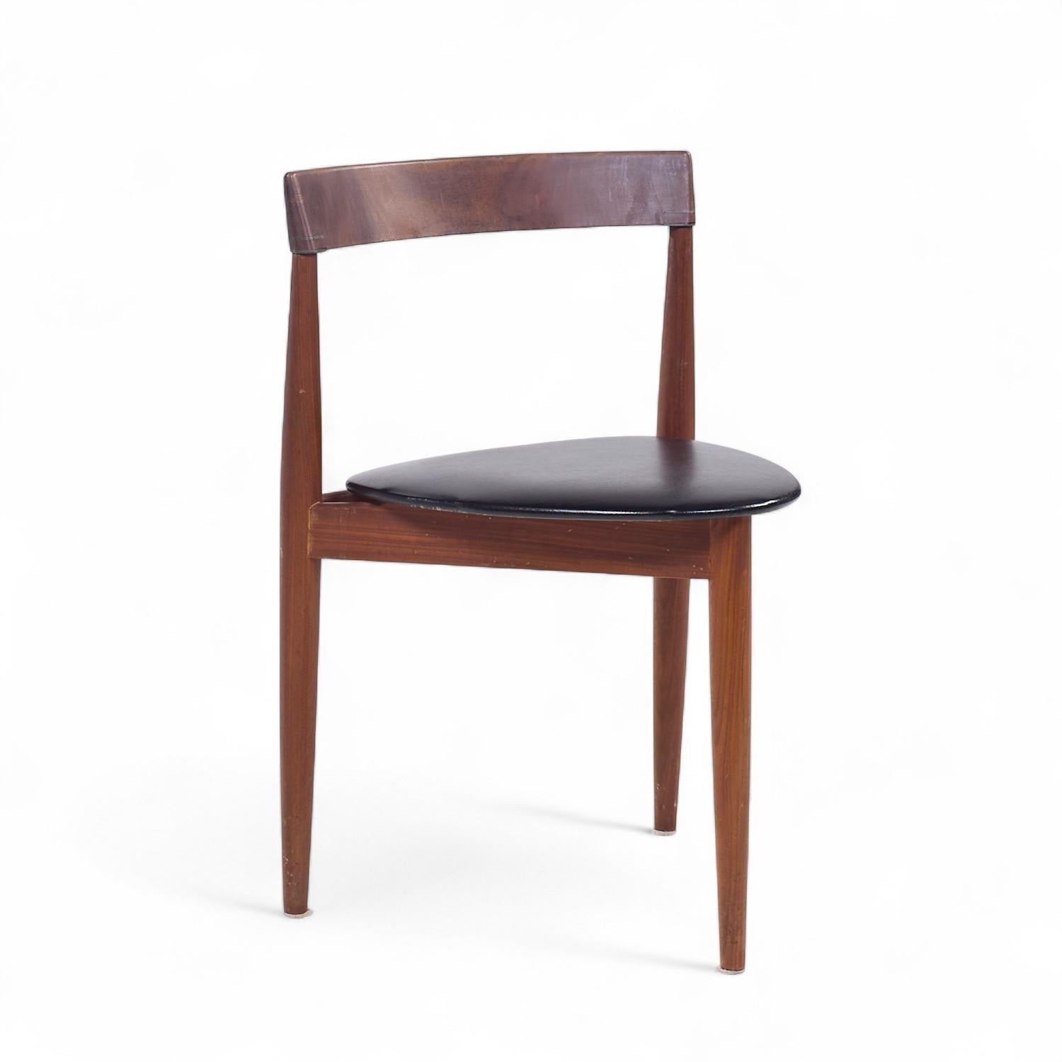 Hans Olsen for Frem Rojle Expanding Teak Dining Table with 4 Nesting Chairs For Sale 3