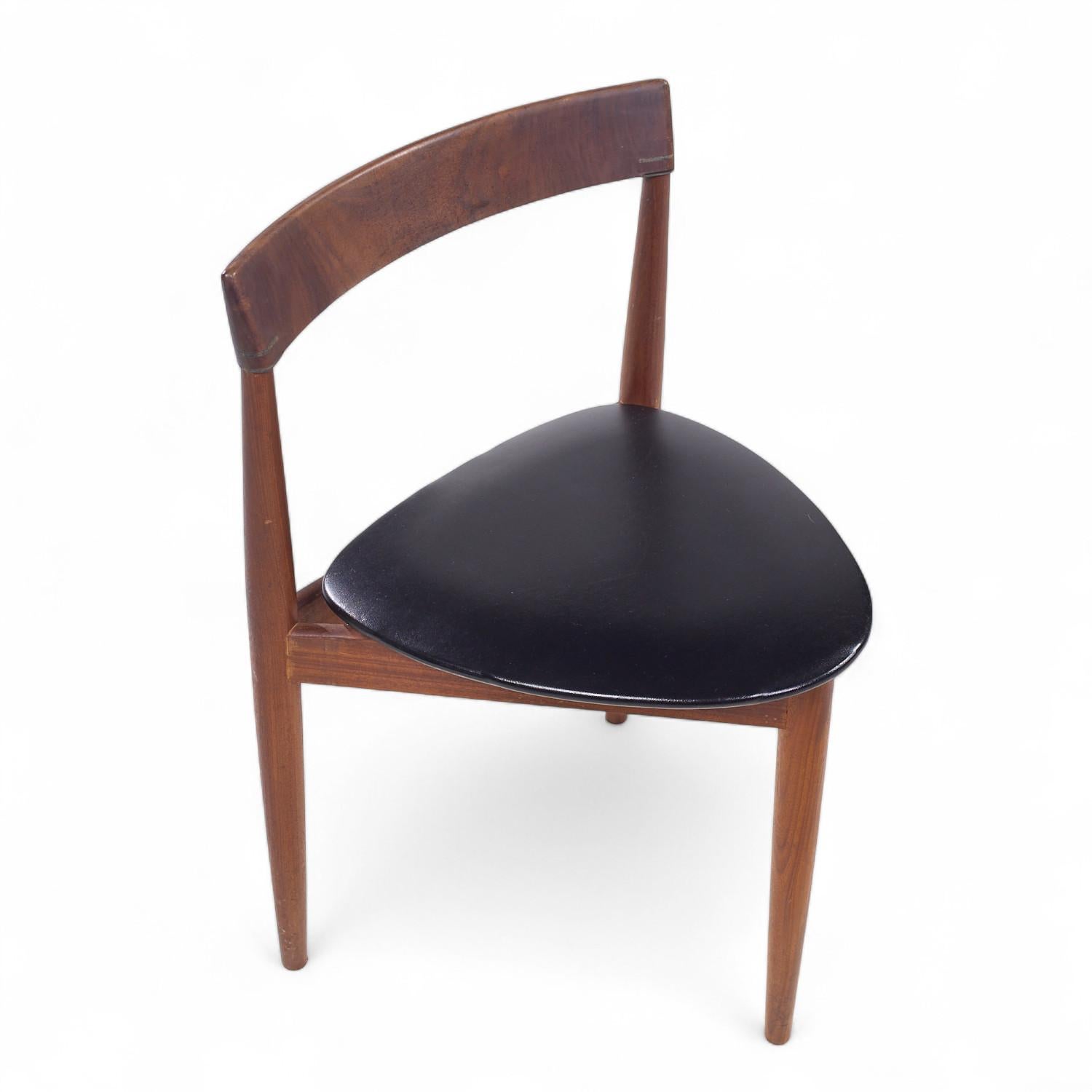 Hans Olsen for Frem Rojle Expanding Teak Dining Table with 4 Nesting Chairs For Sale 8