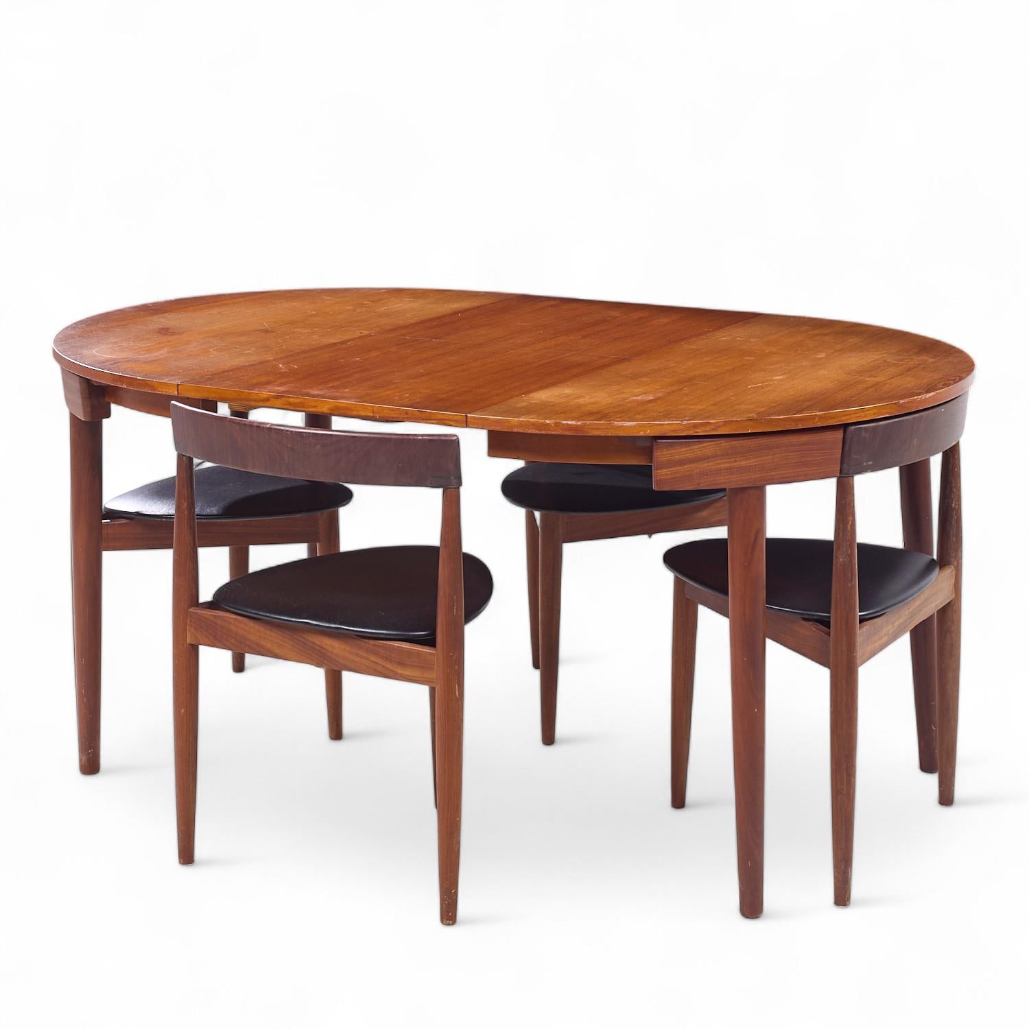 Mid-Century Modern Hans Olsen for Frem Rojle Expanding Teak Dining Table with 4 Nesting Chairs For Sale