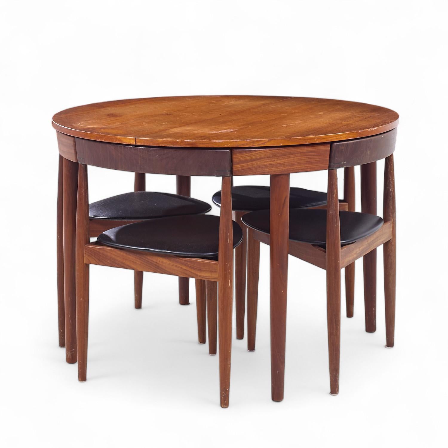 20th Century Hans Olsen for Frem Rojle Expanding Teak Dining Table with 4 Nesting Chairs For Sale