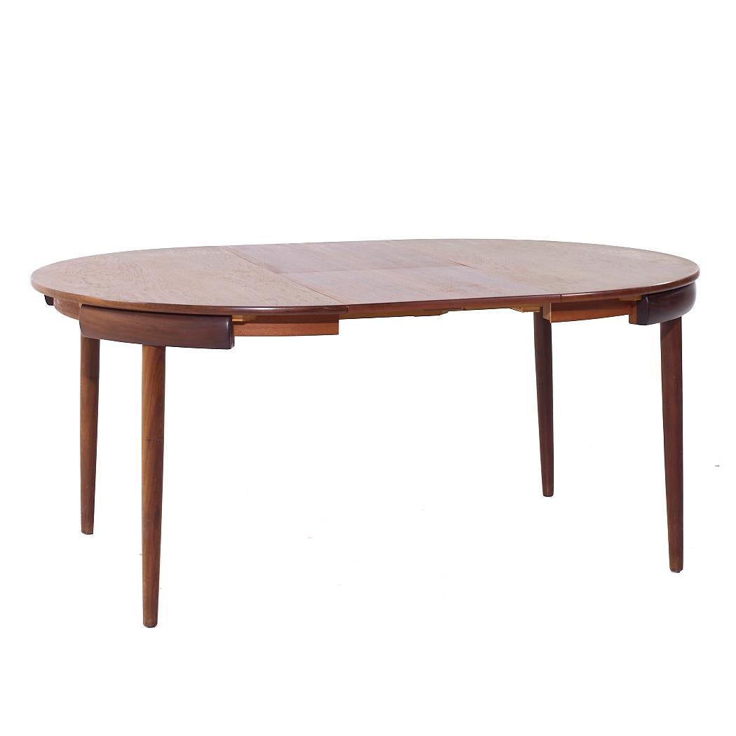 Hans Olsen for Frem Rojle MCM Expanding Teak Dining Table 4 Nesting Chairs In Good Condition In Countryside, IL
