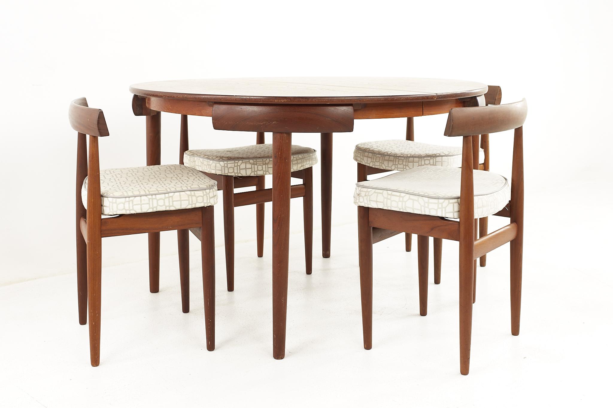 nesting dining table and chairs