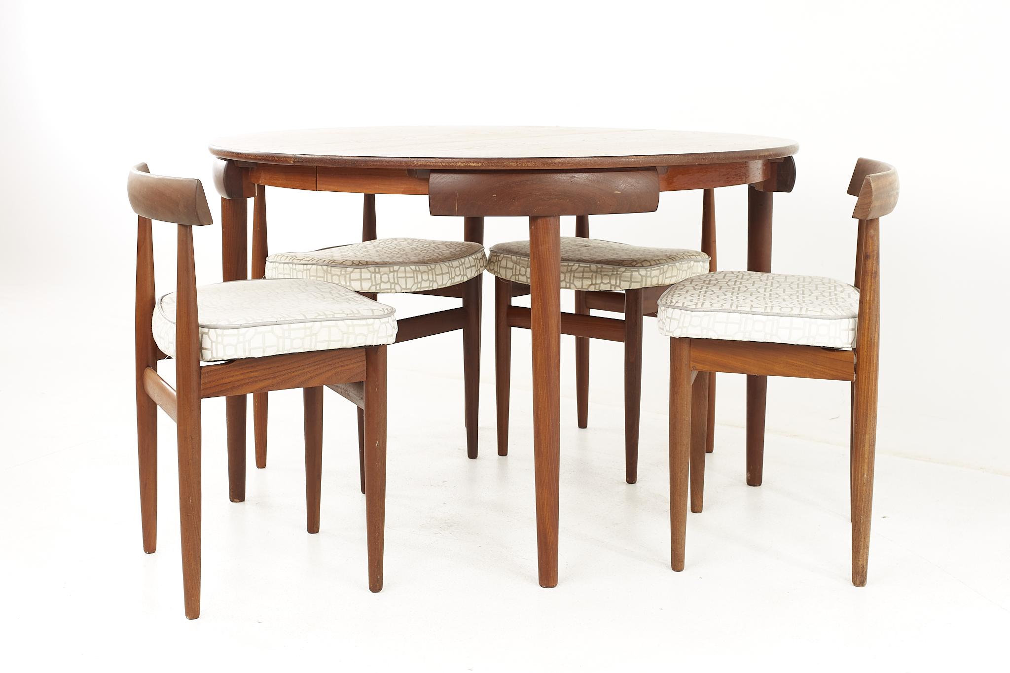 Mid-Century Modern Hans Olsen for Frem Rojle MCM Teak Dining Table with Nesting Chairs, Set 4
