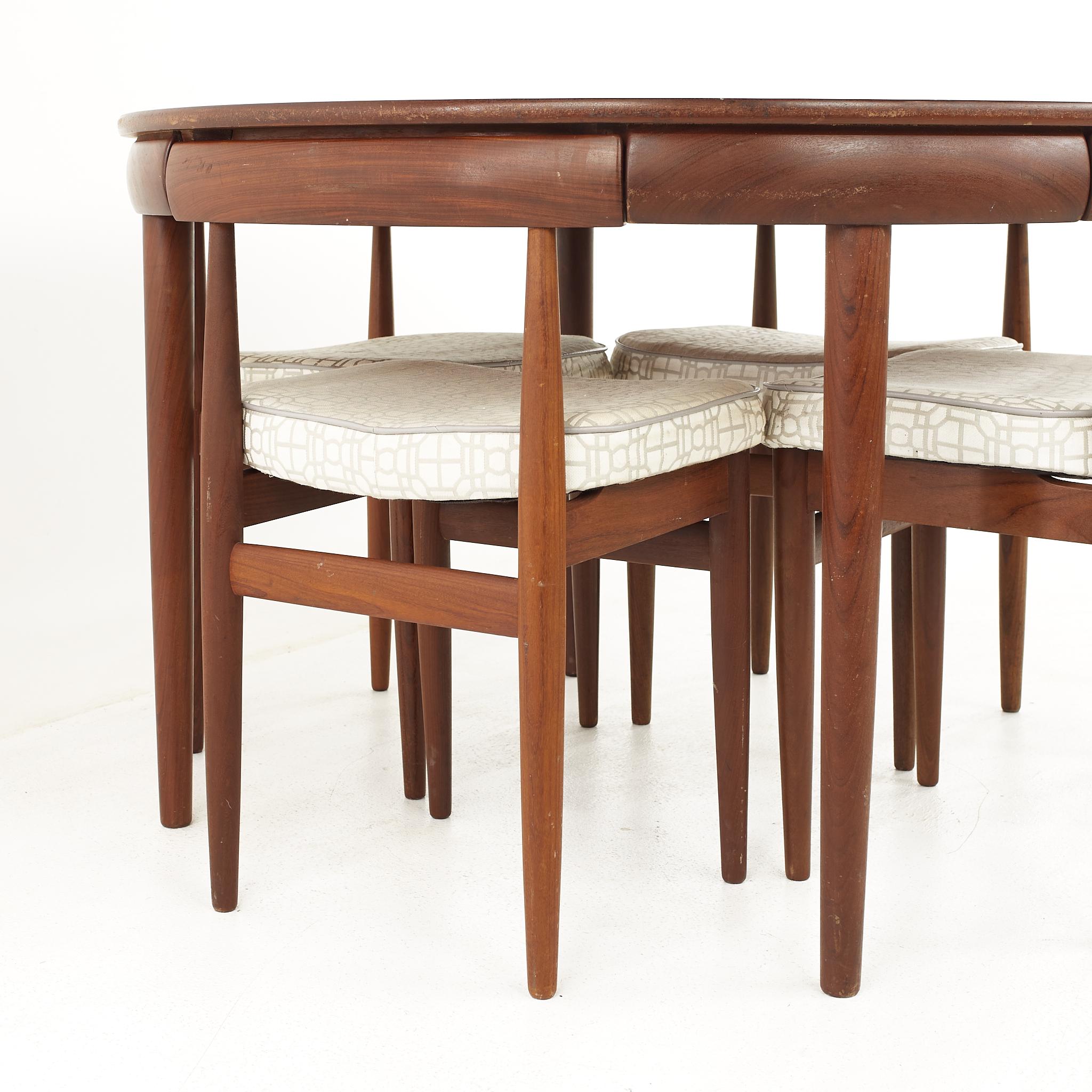 Late 20th Century Hans Olsen for Frem Rojle MCM Teak Dining Table with Nesting Chairs, Set 4