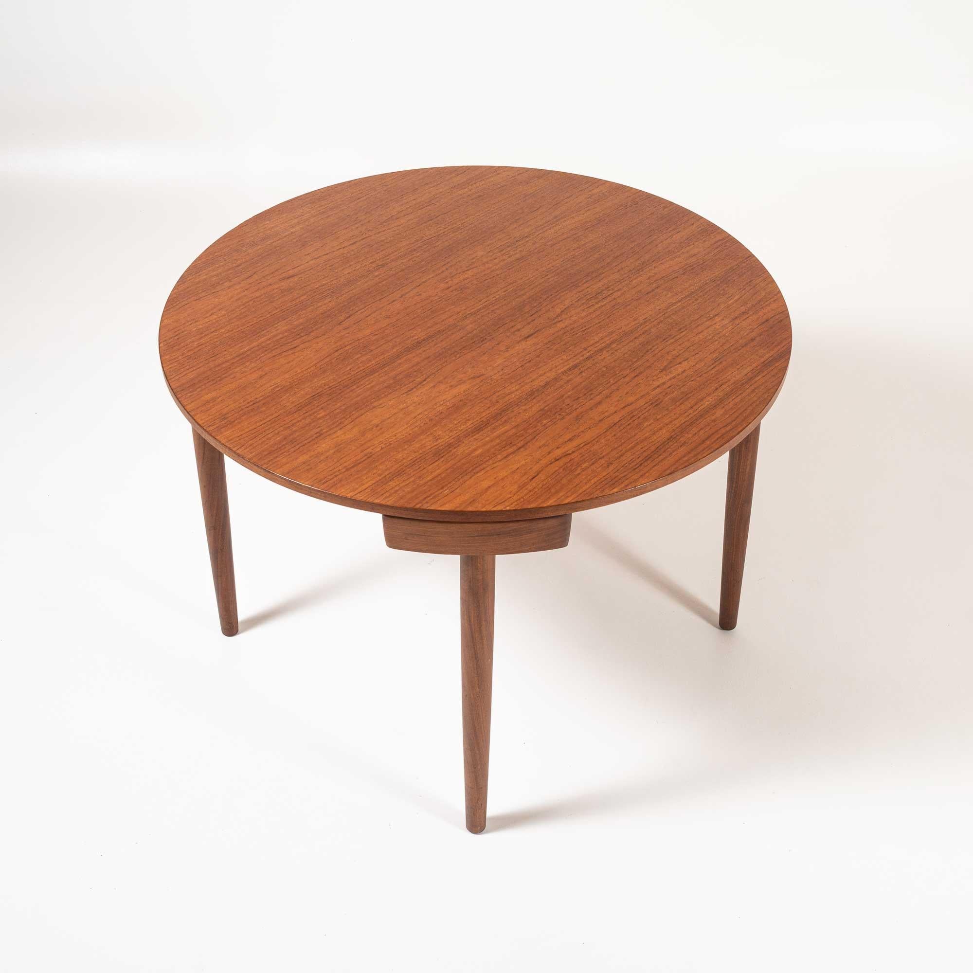 hans olsen table and chairs