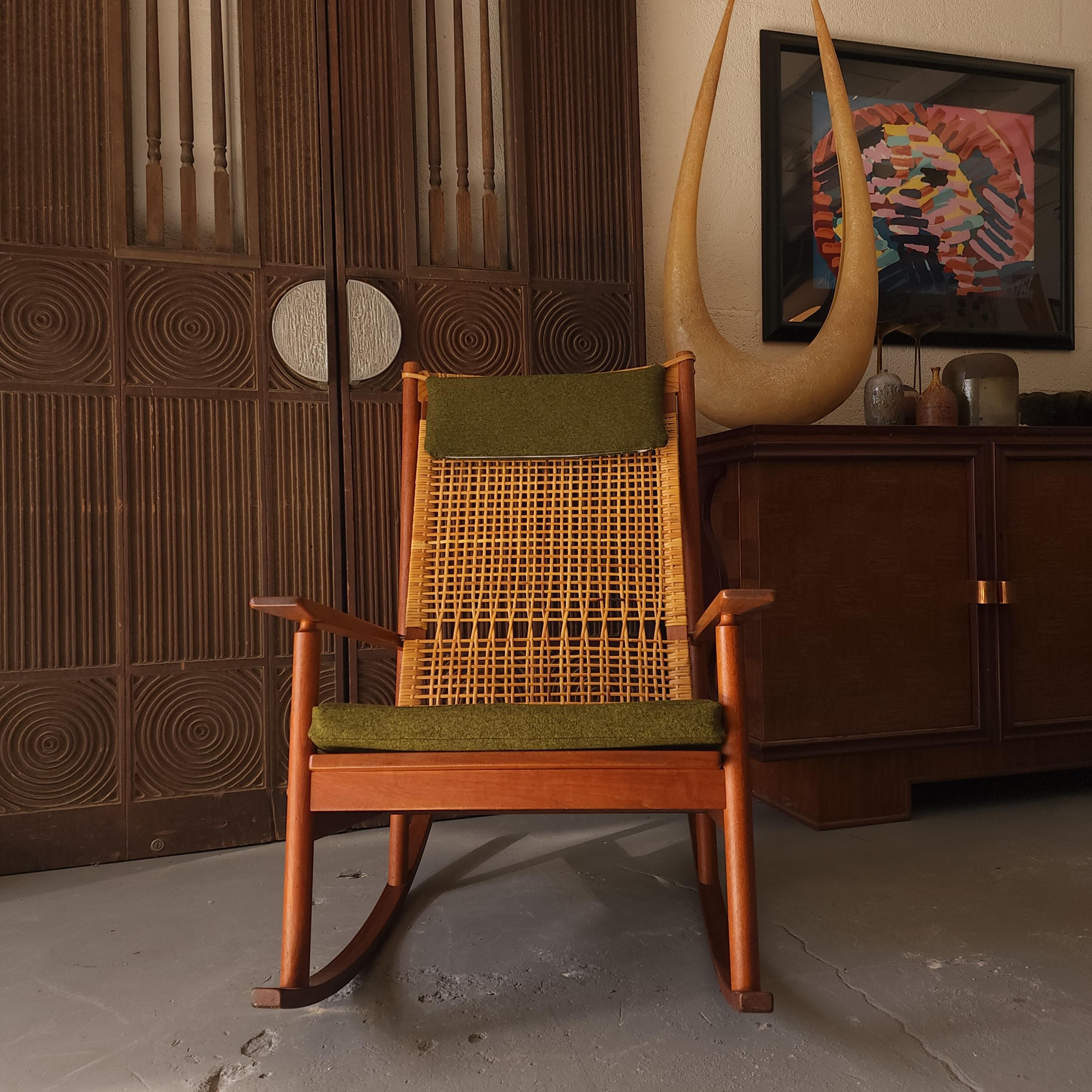 Hans Olsen for Juul Kristensen 532-a Rocking Chair For Sale 4