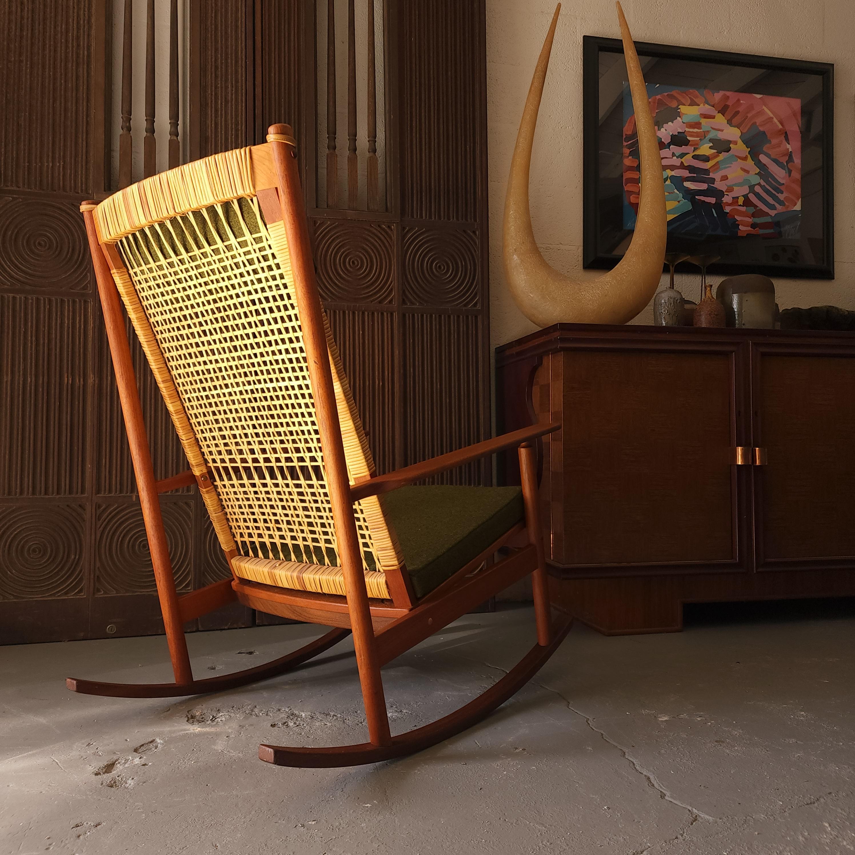 Hans Olsen for Juul Kristensen 532-a Rocking Chair For Sale 1