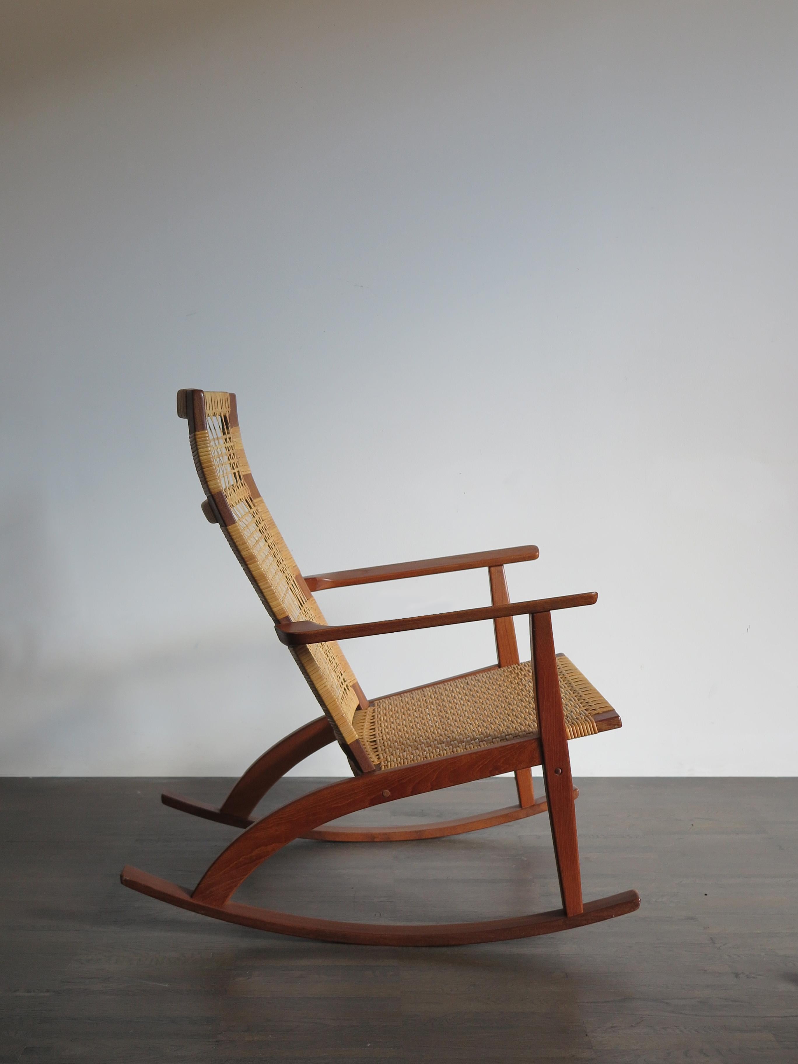 Scandinavian Mid-Century Modern design very rare model rocking chair with seat and back in woven cane designed by Hans Olsen and produced by Juul Kristensen, Denmark, 1950s.
Manufacturer's brand under the seat.

Very excellent vintage condition.