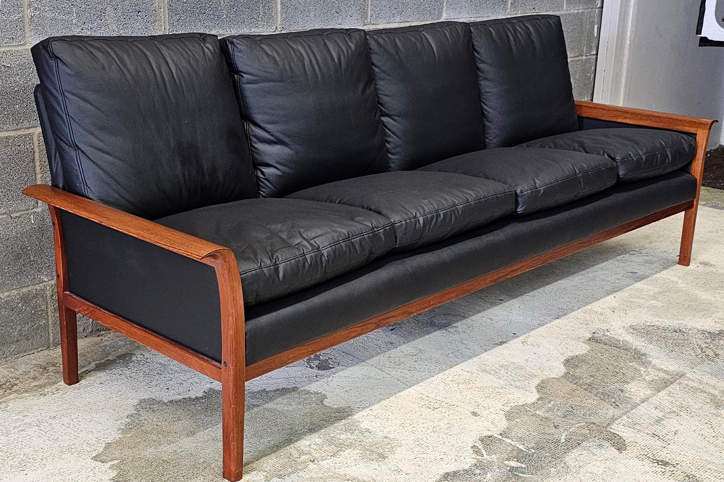 Mid-Century Modern Hans Olsen pour AM Mobler MCM Modèle 500 Canapé en teck et cuir en vente