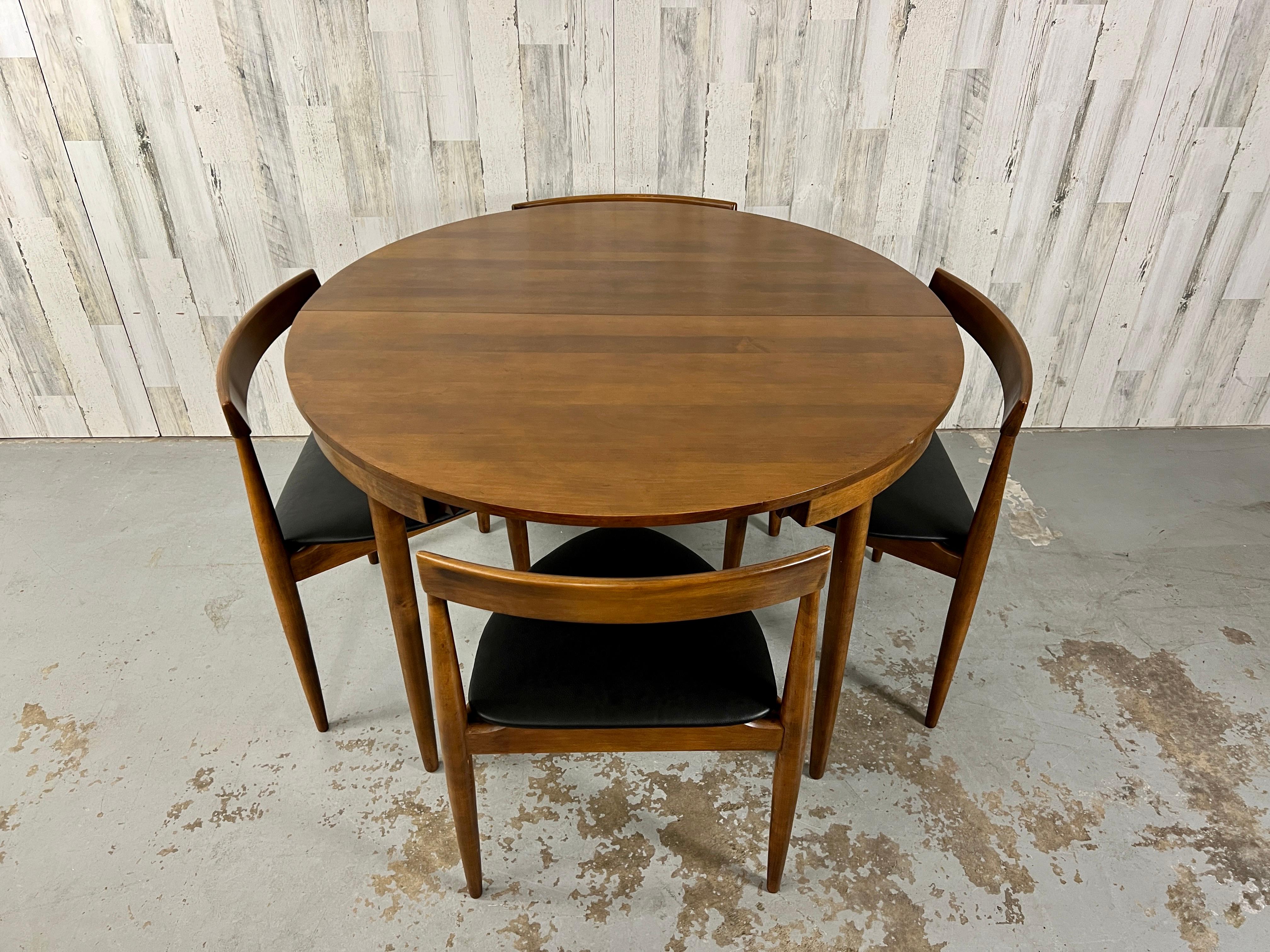 Hans Olsen For Winchendon Roundette Dining Set 5