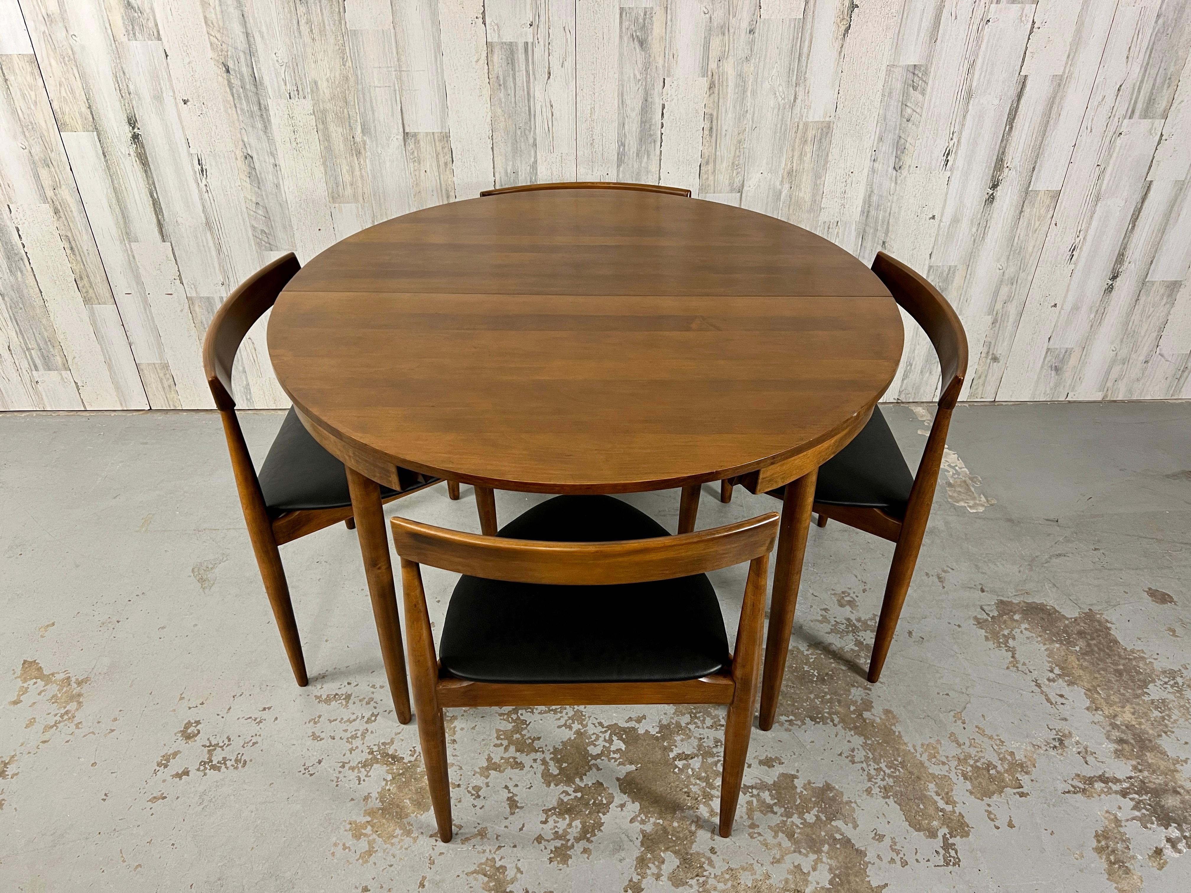 Hans Olsen For Winchendon Roundette Dining Set 6