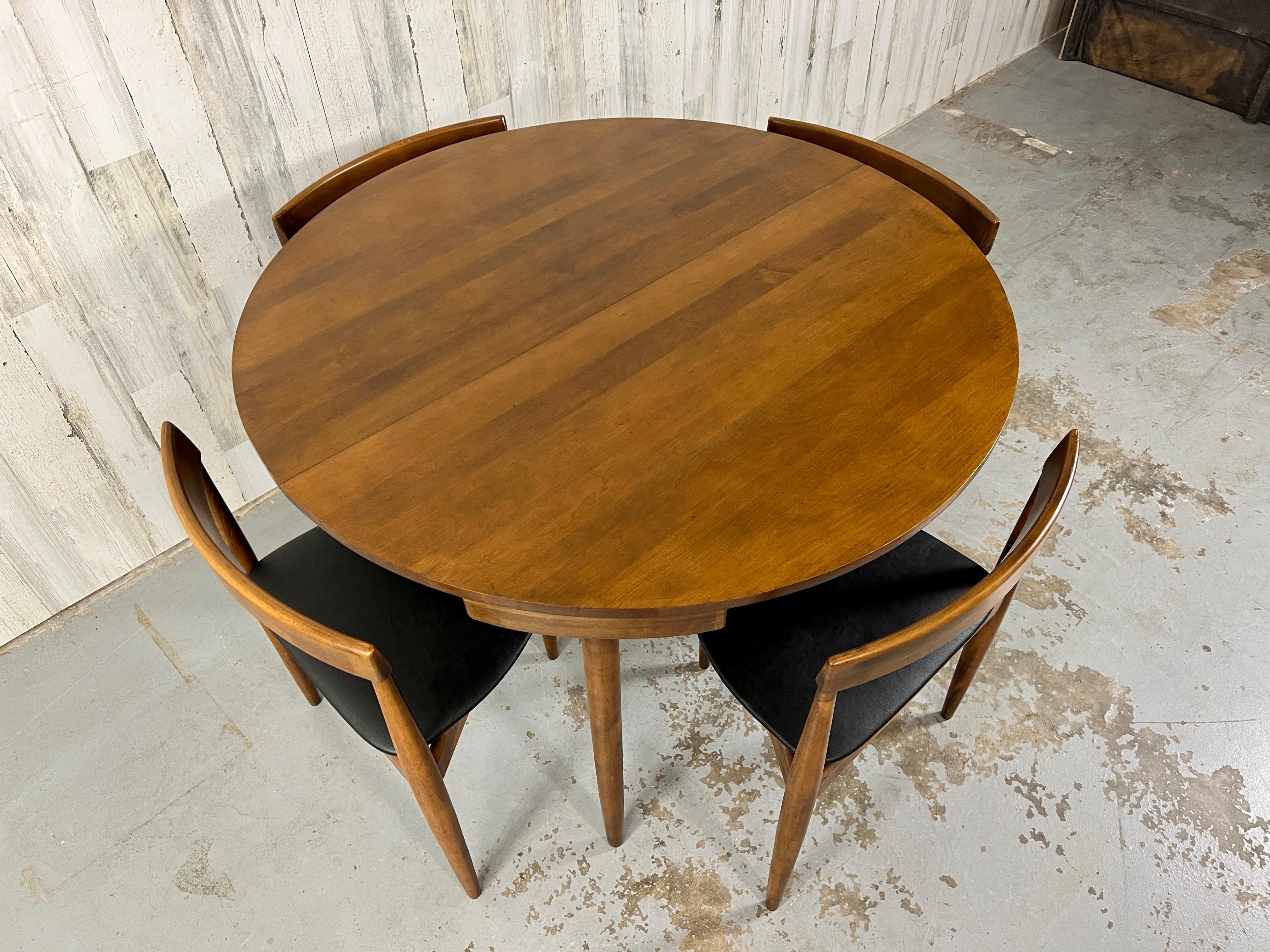 North American Hans Olsen For Winchendon Roundette Dining Set