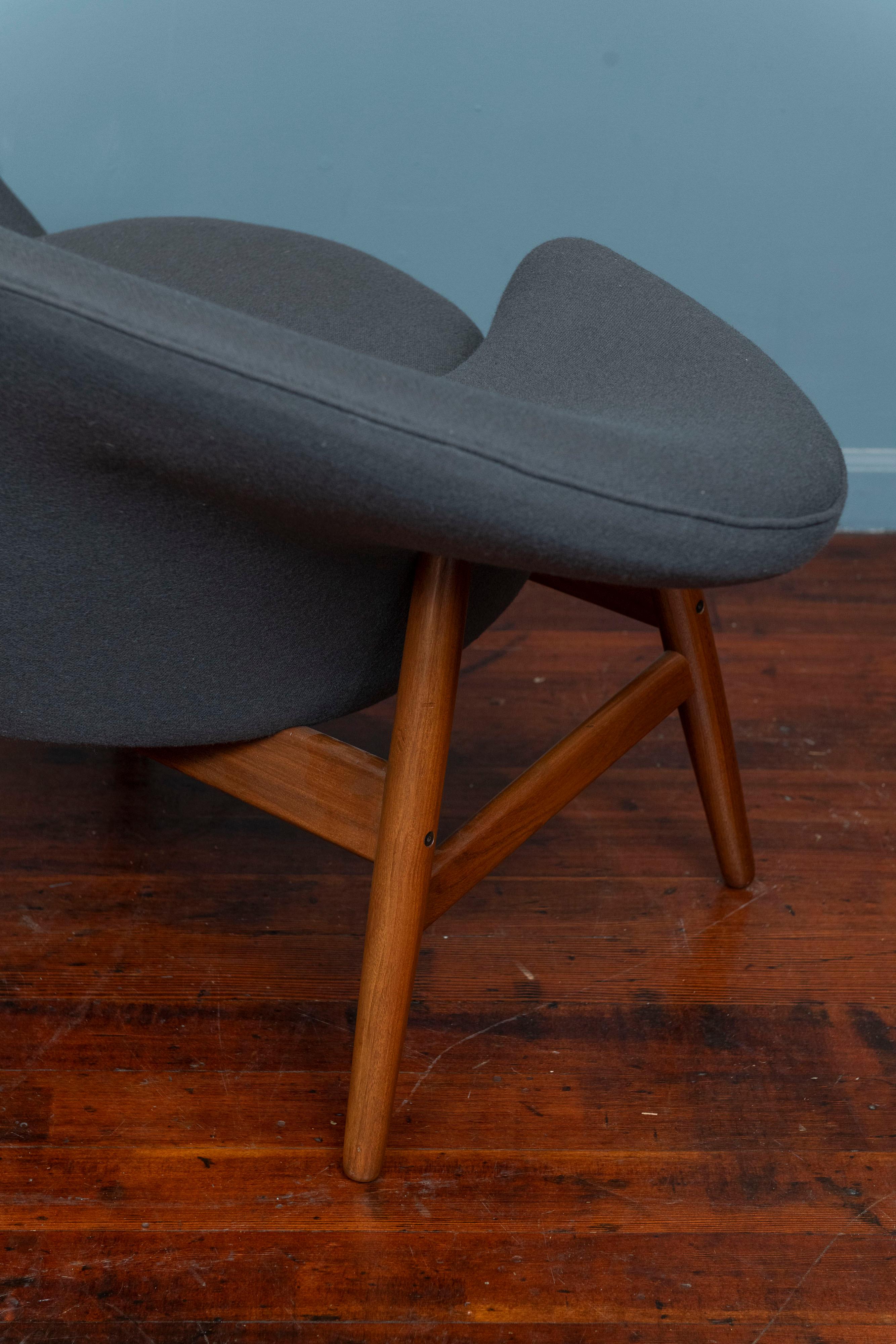 Upholstery Hans Olsen Fried Egg Chair, Model 188
