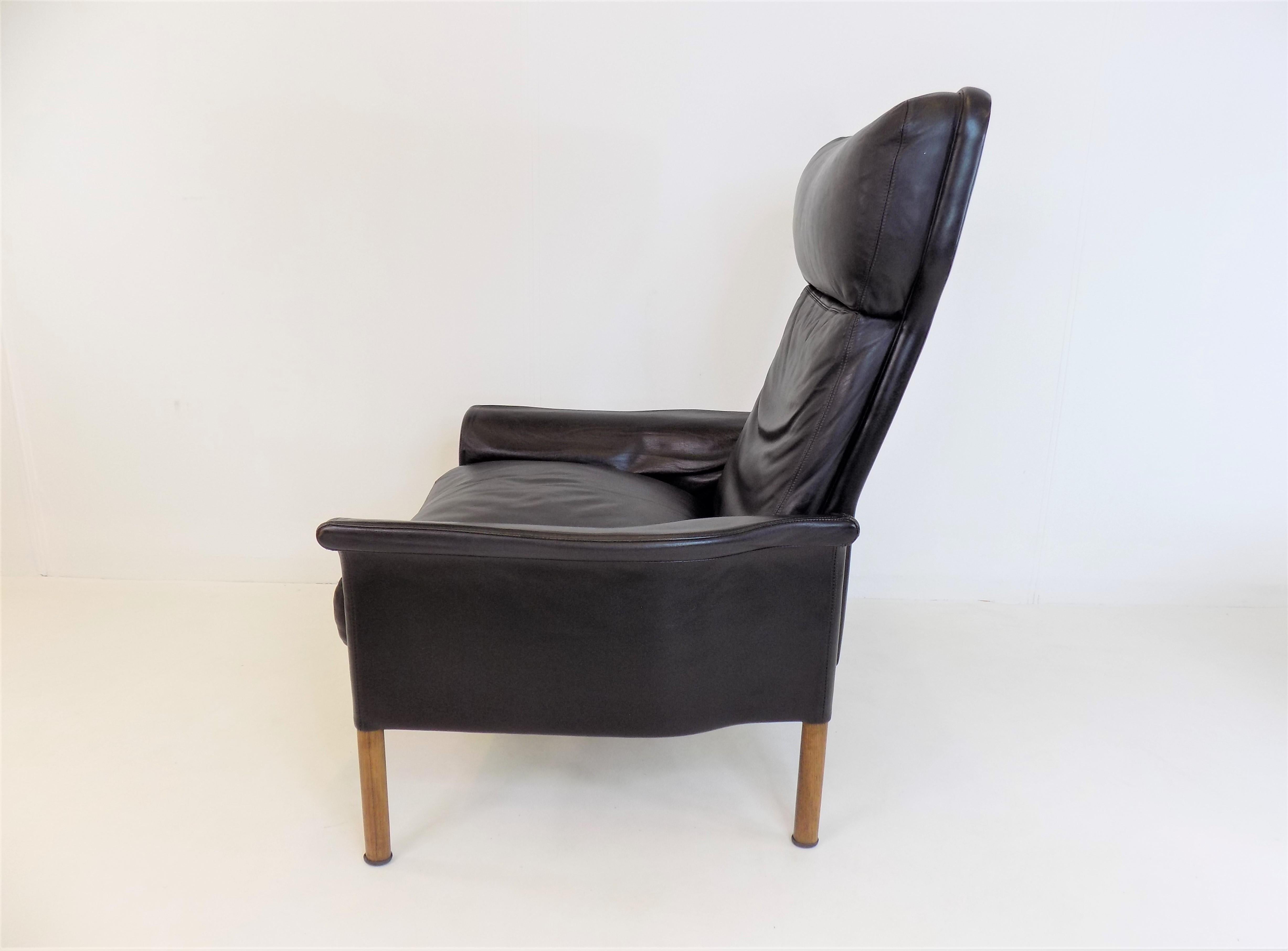 Hans Olsen fauteuil en cuir avec pouf, 1960 en vente 7