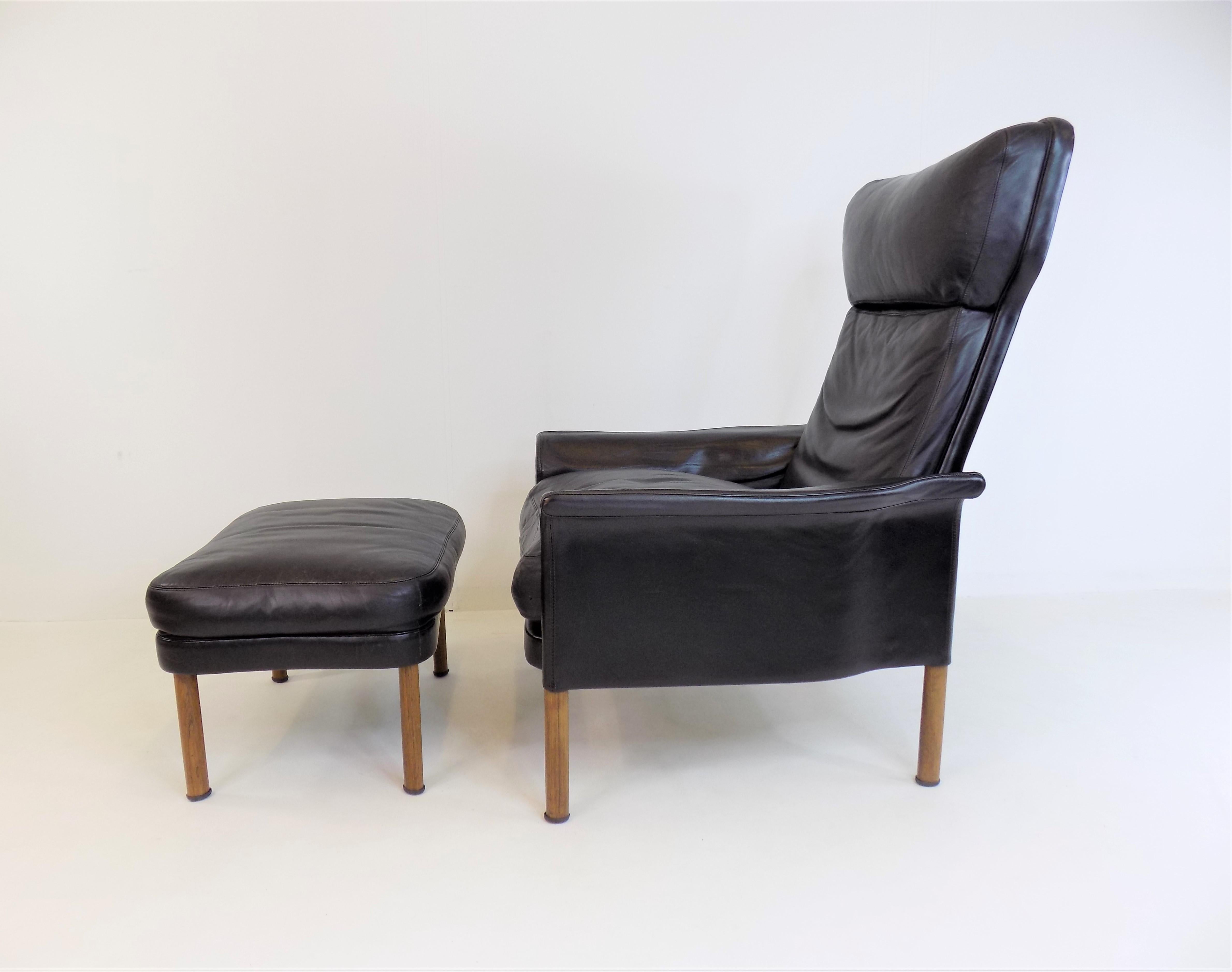 Mid-Century Modern Hans Olsen fauteuil en cuir avec pouf, 1960 en vente