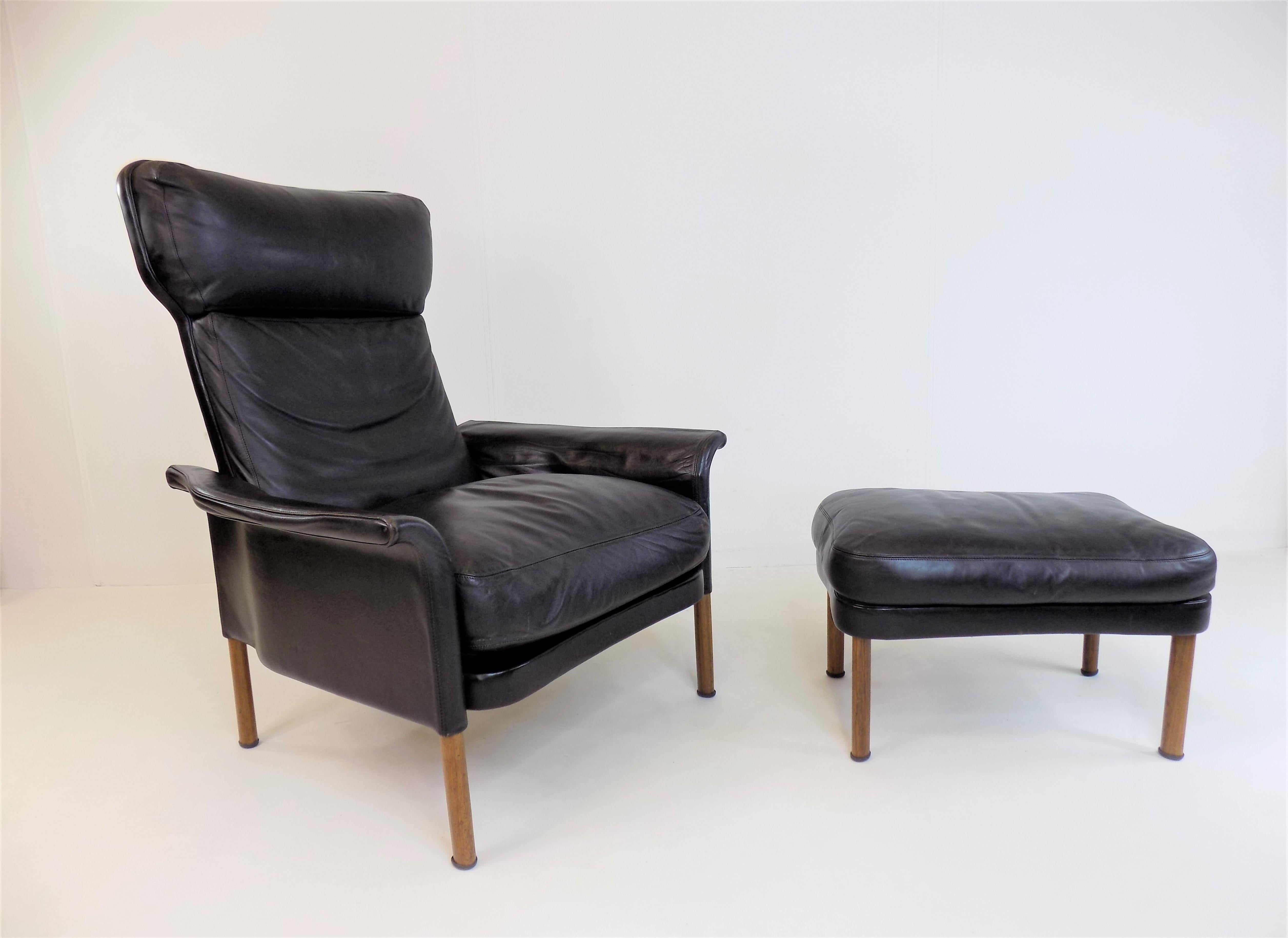 Danois Hans Olsen fauteuil en cuir avec pouf, 1960 en vente