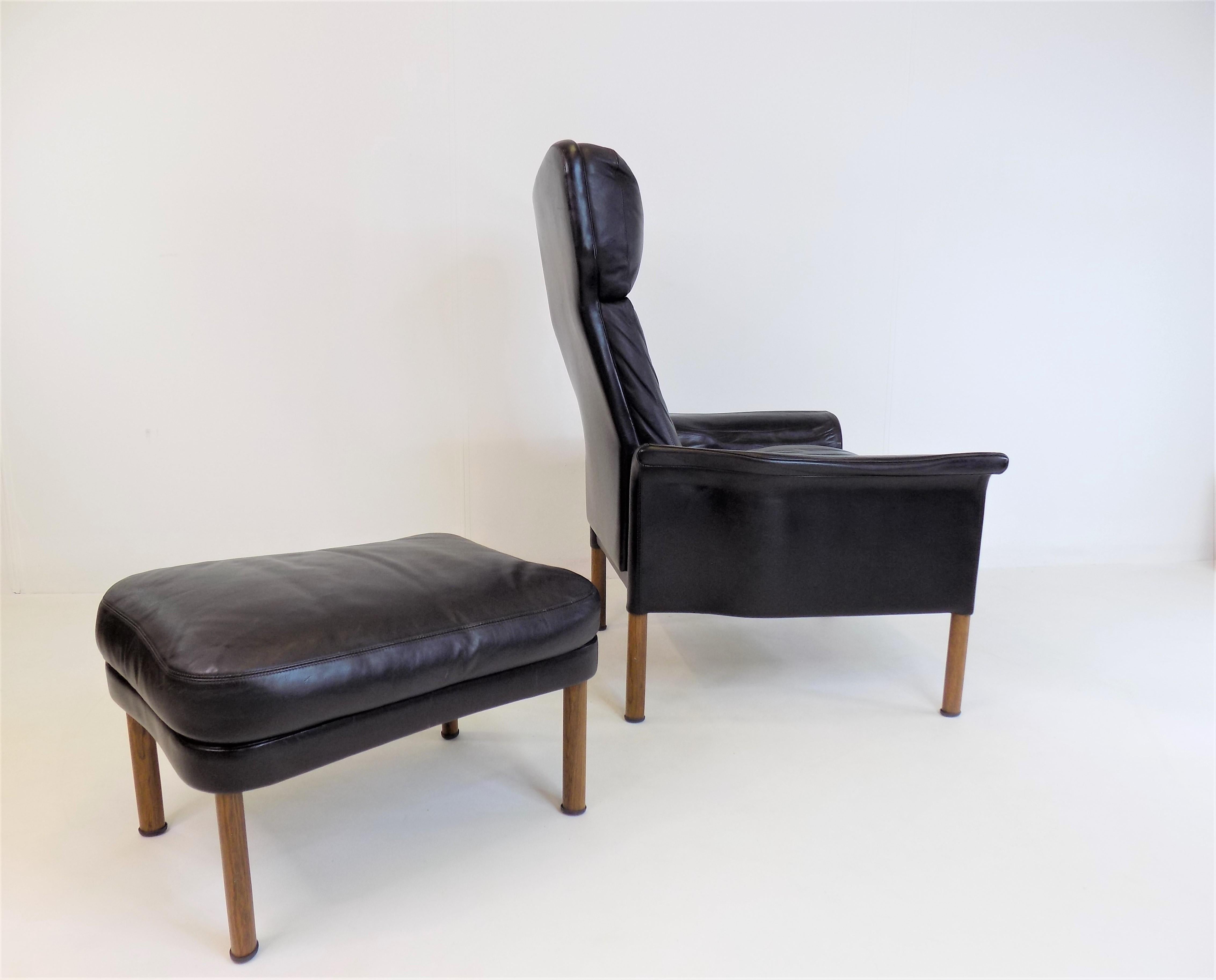 Hans Olsen fauteuil en cuir avec pouf, 1960 en vente 1