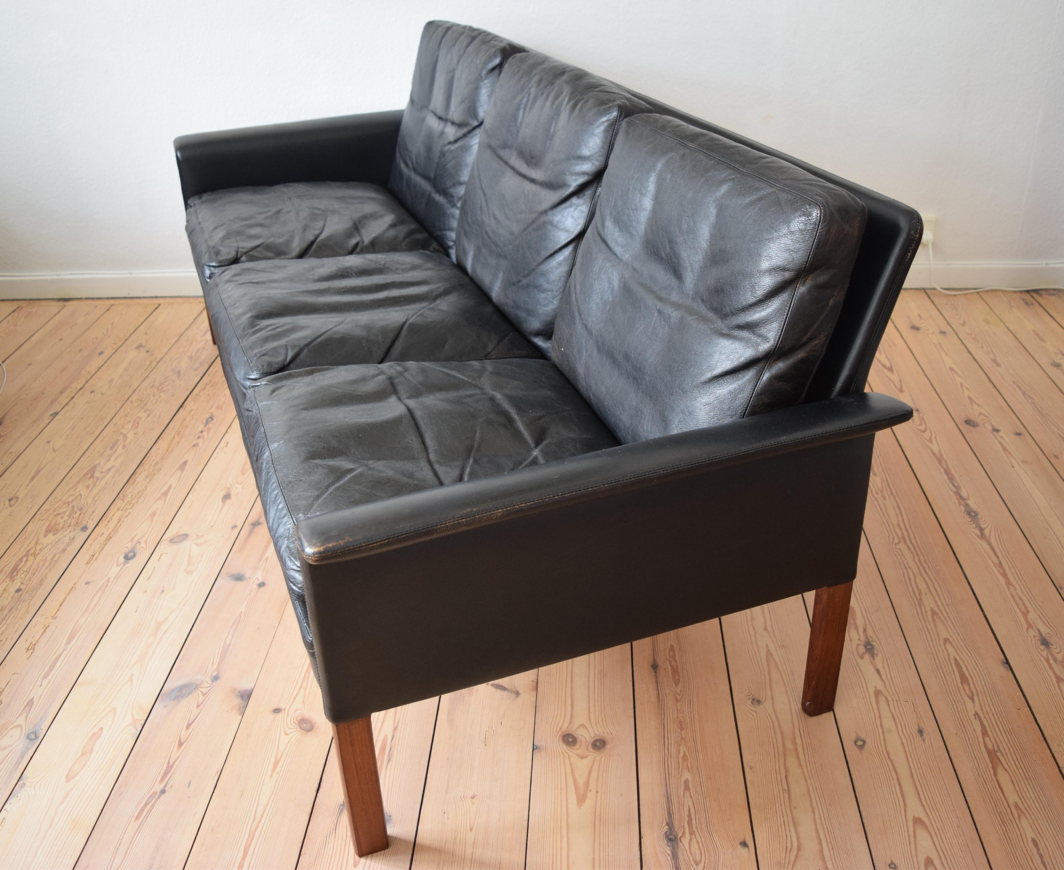 Hans Olsen Model 500 Black Leather Sofa 1