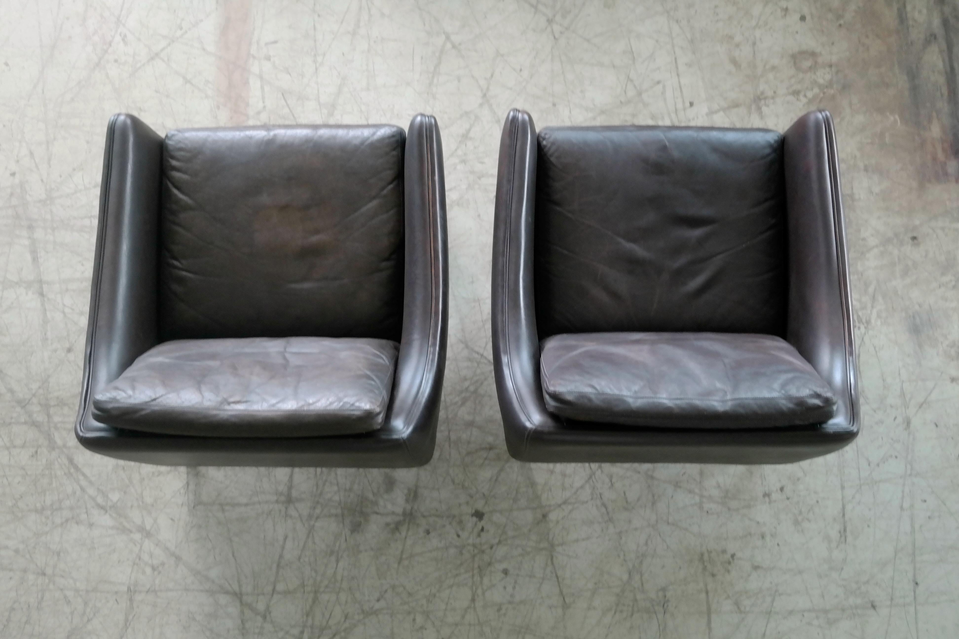 Hans Olsen Pair of Danish Lounge Chairs in Brown Leather and Rosewood Legs  5